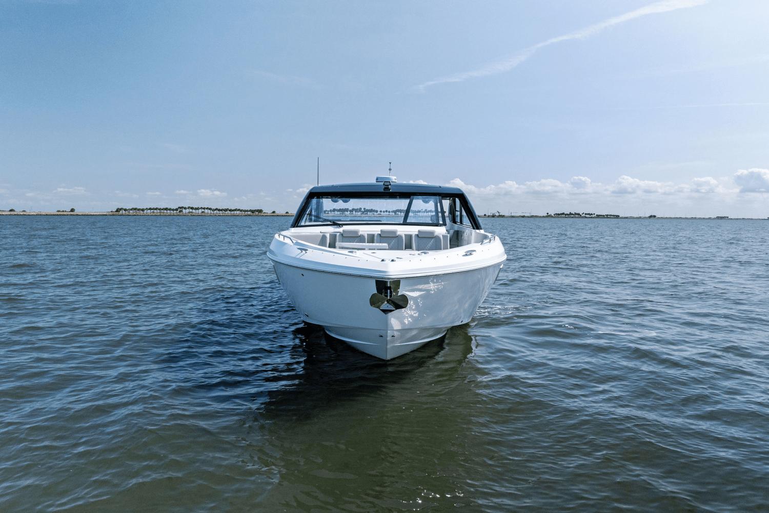 2025-cruisers-yachts-50-gls-outboard-power-9723014-978112276-0-120520250634-11