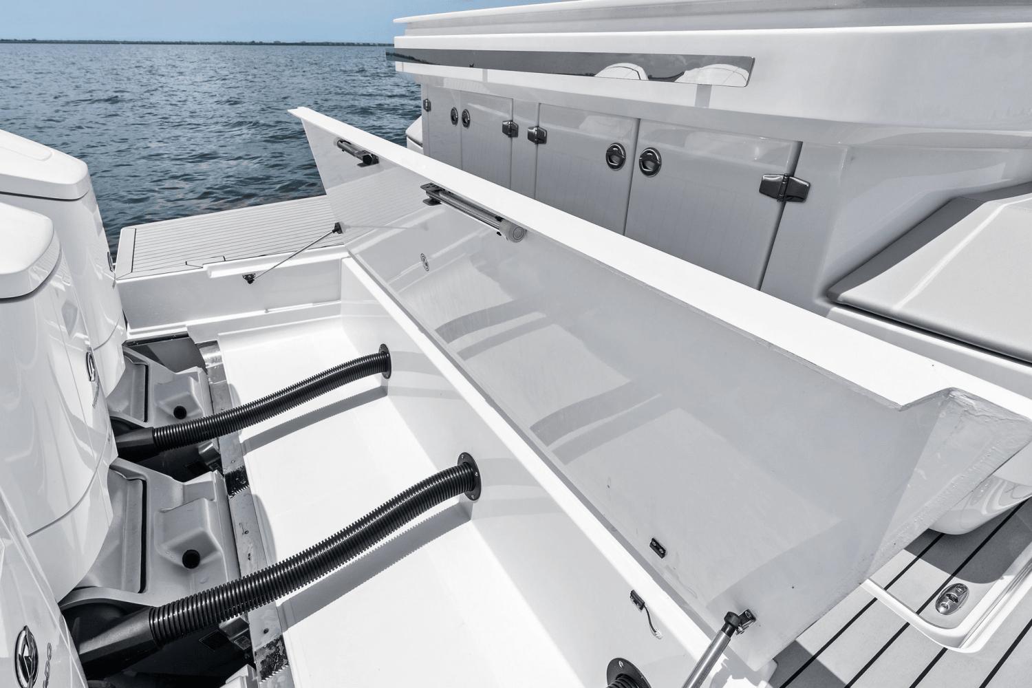 2025-cruisers-yachts-50-gls-outboard-power-9723014-978112277-0-120520250634-33