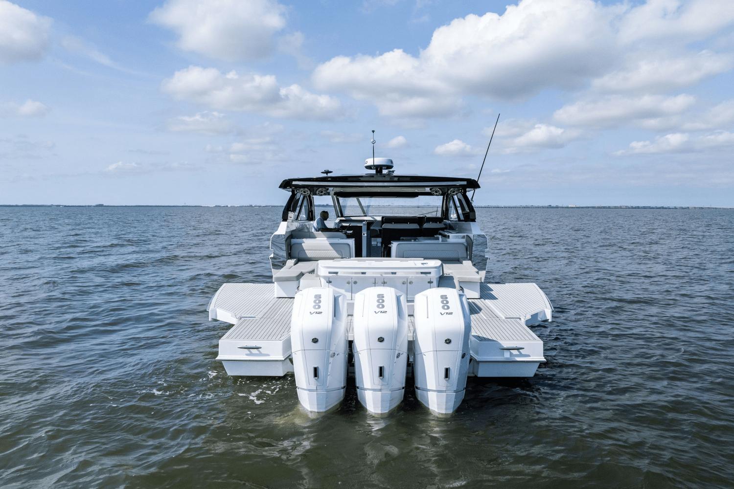 2025-cruisers-yachts-50-gls-outboard-power-9723014-978112279-0-120520250634-12