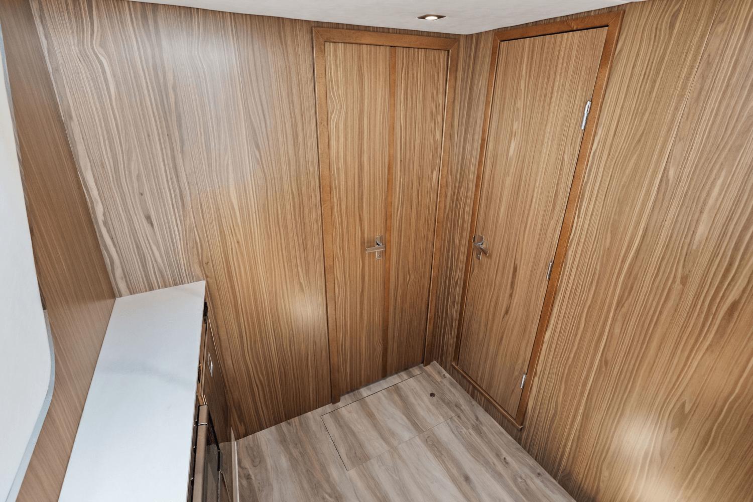 2025-cruisers-yachts-50-gls-outboard-power-9723014-978112281-0-120520250634-46