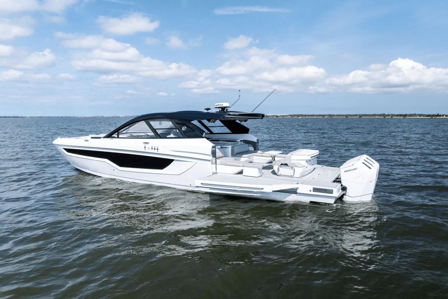 2025-cruisers-yachts-50-gls-outboard-power-9723014-978112290-0-120520250634-9