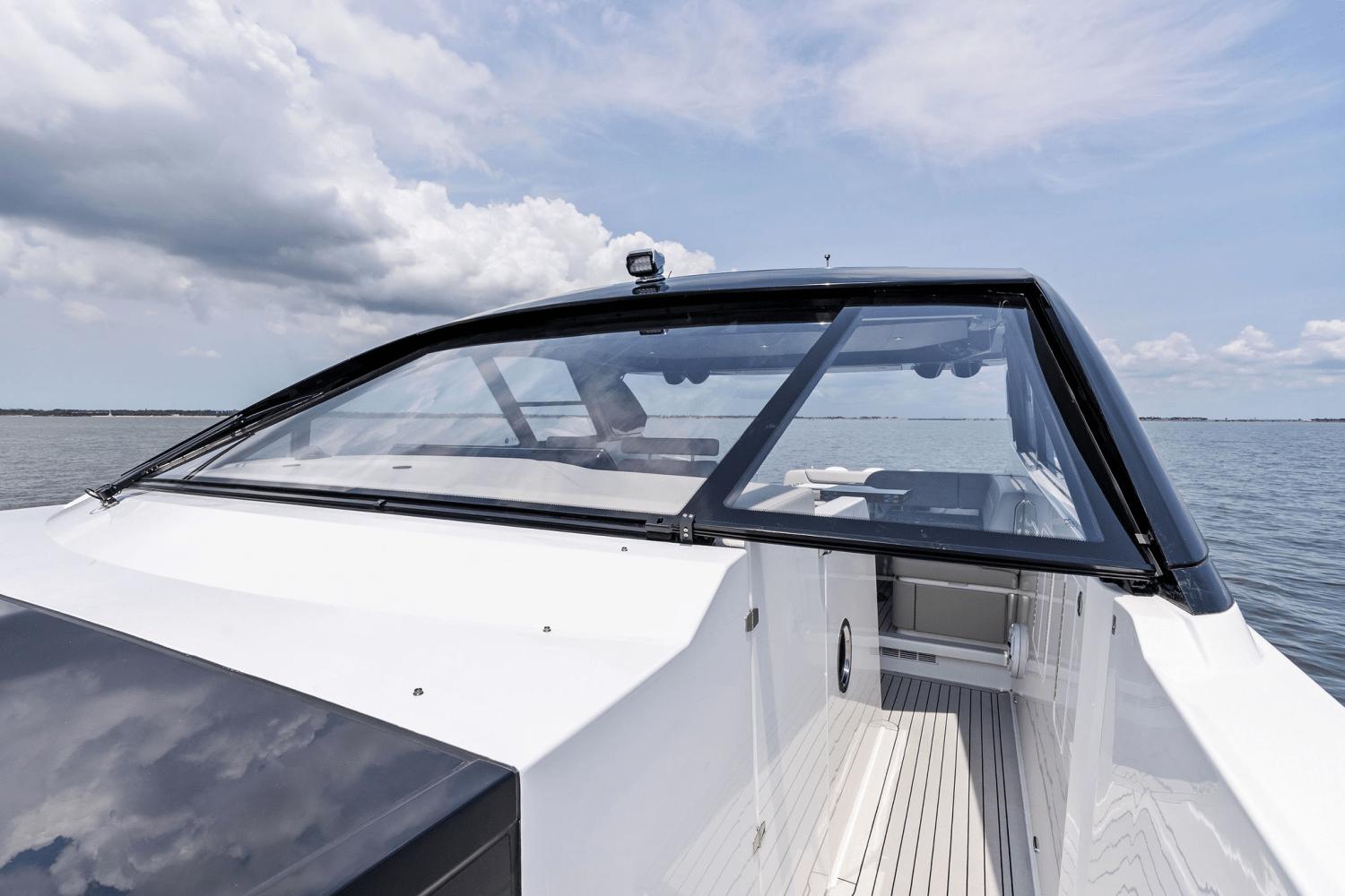 2025-cruisers-yachts-50-gls-outboard-power-9723014-978112295-0-120520250635-73