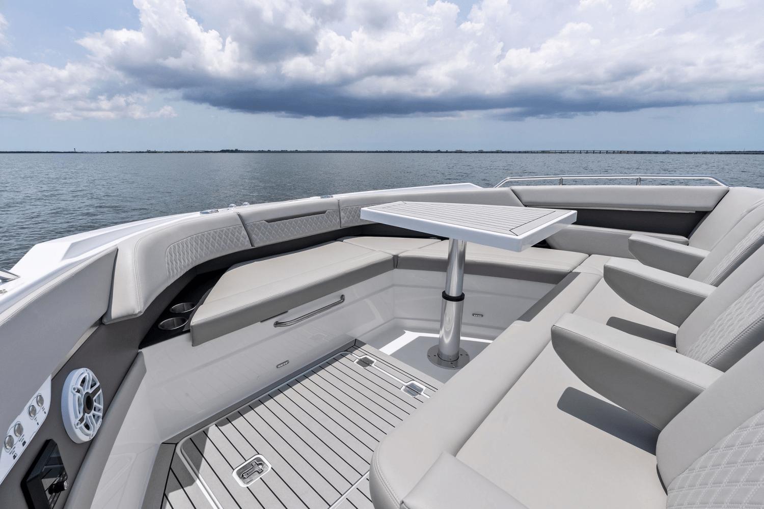 2025-cruisers-yachts-50-gls-outboard-power-9723014-978112296-0-120520250635-65