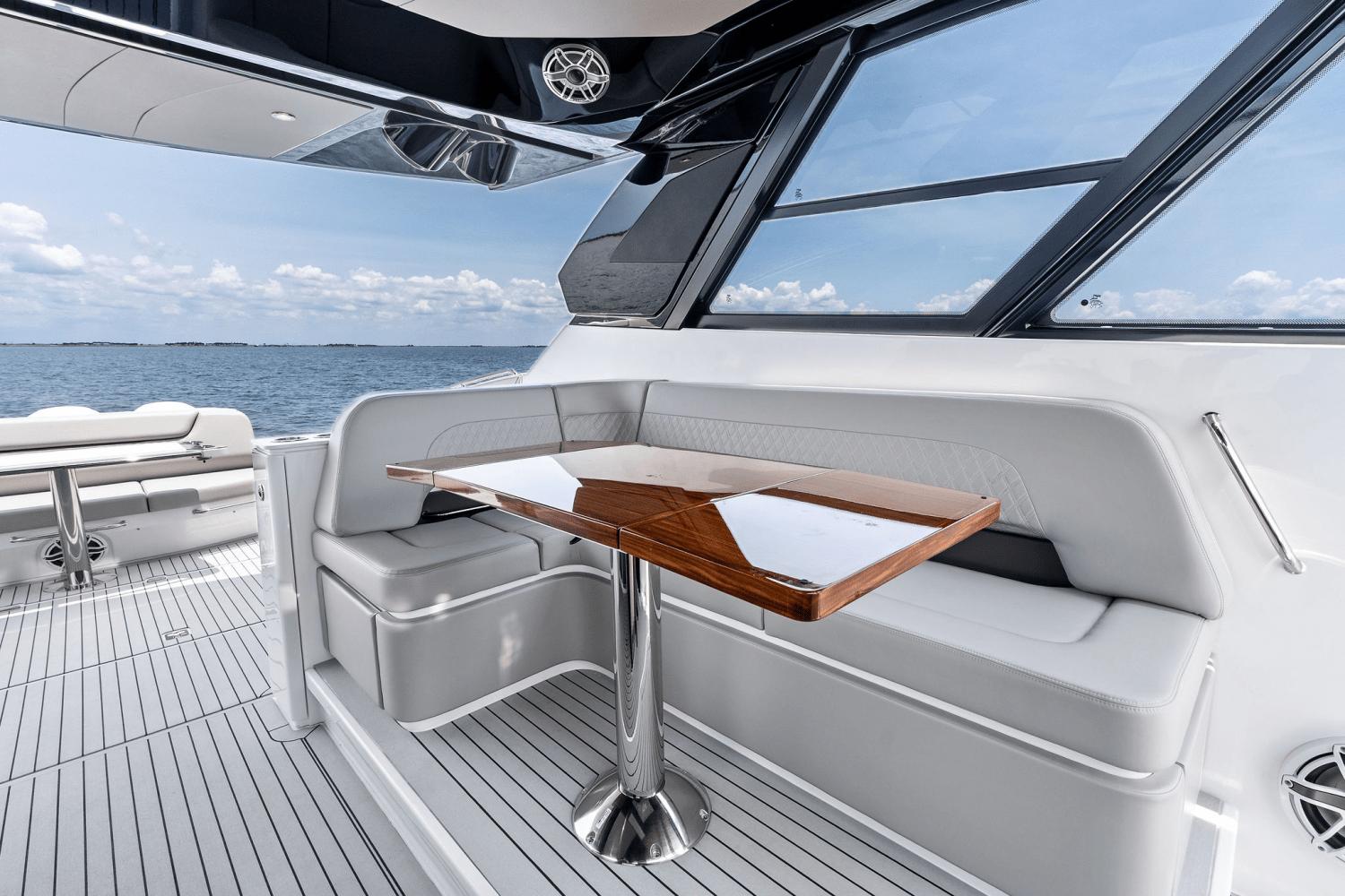 2025-cruisers-yachts-50-gls-outboard-power-9723014-978112305-0-120520250635-55