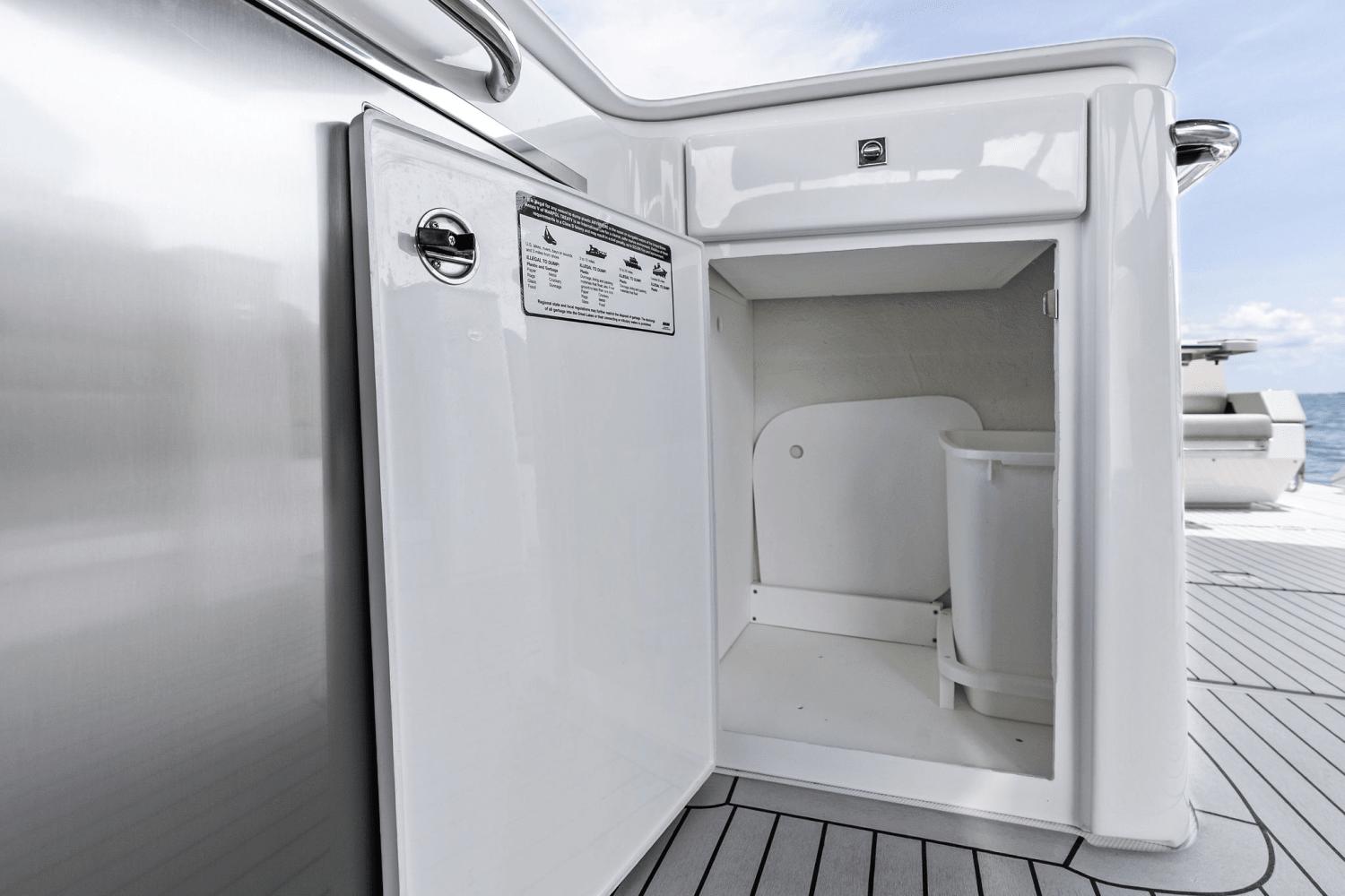 2025-cruisers-yachts-50-gls-outboard-power-9723014-978112306-0-120520250634-51