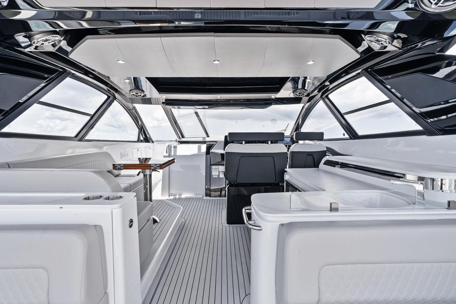 2025-cruisers-yachts-50-gls-outboard-power-9723014-978112311-0-120520250634-47