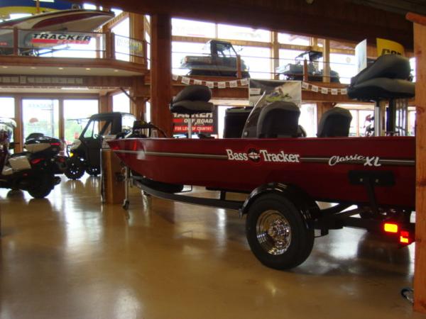 2021 Tracker Boats boat for sale, model of the boat is BASS TRACKER® Classic XL & Image # 1 of 13