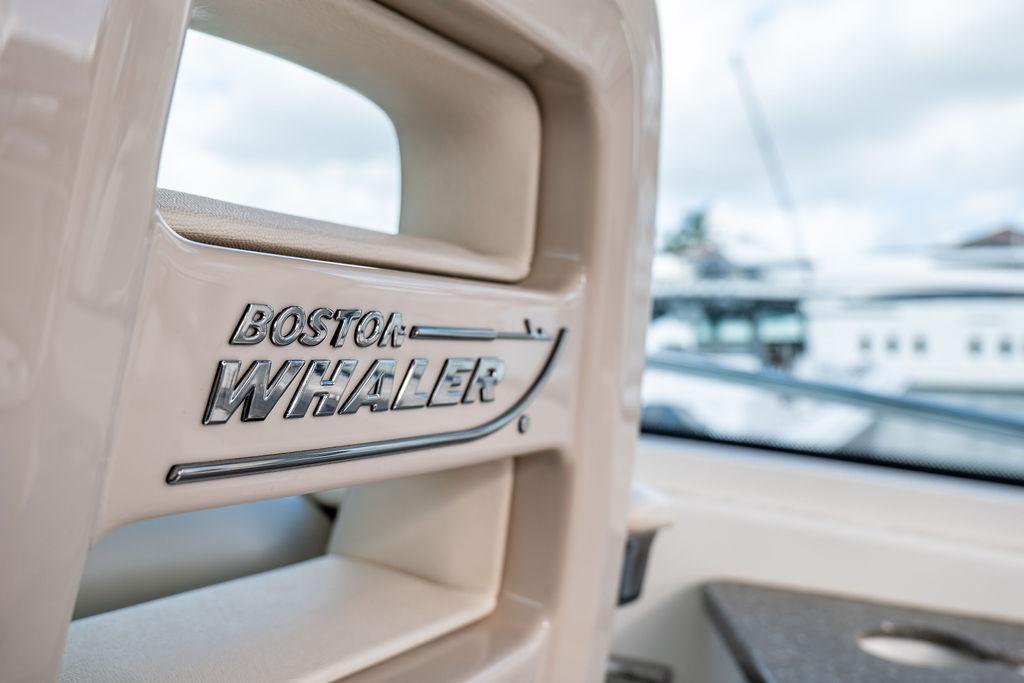 2015 Boston Whaler 345 Conquest