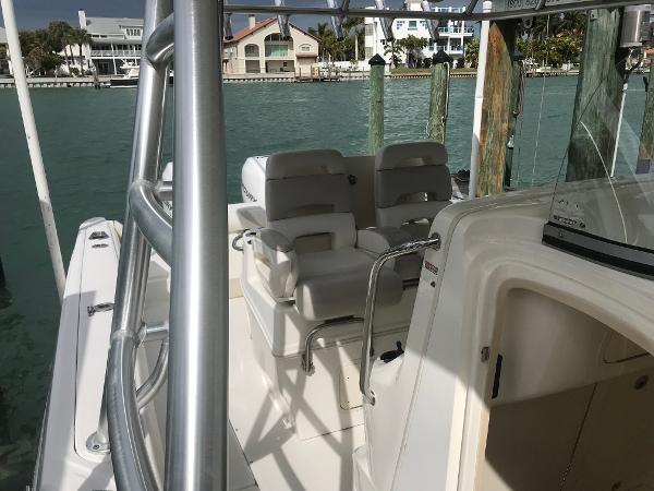 32' Boston Whaler, Listing Number 100914274, - Photo No. 13