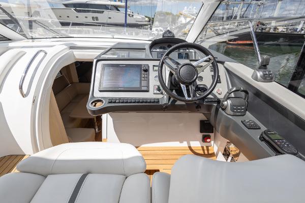Princess Motor Yacht Sales - Used Princess V40