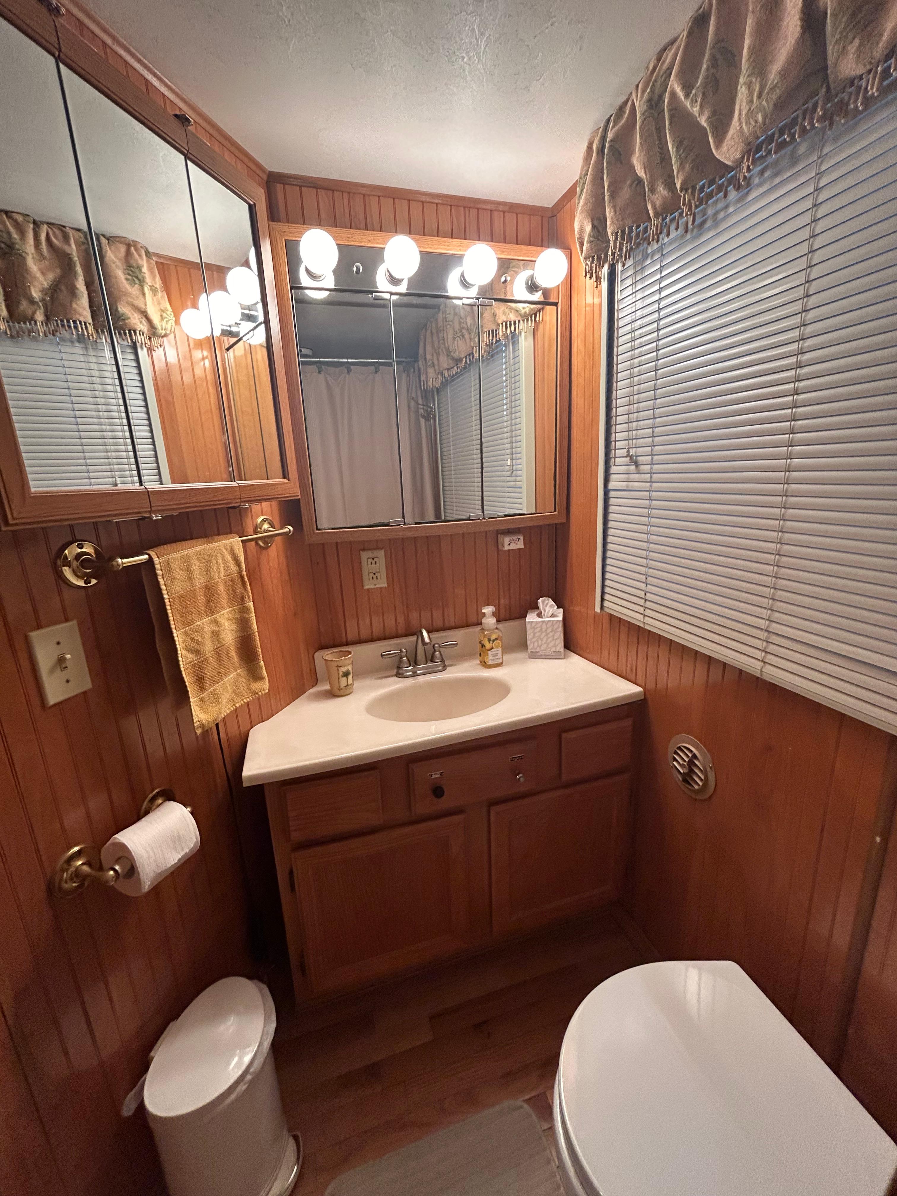 50' Gibson, Listing Number 100917625, - Photo No. 35