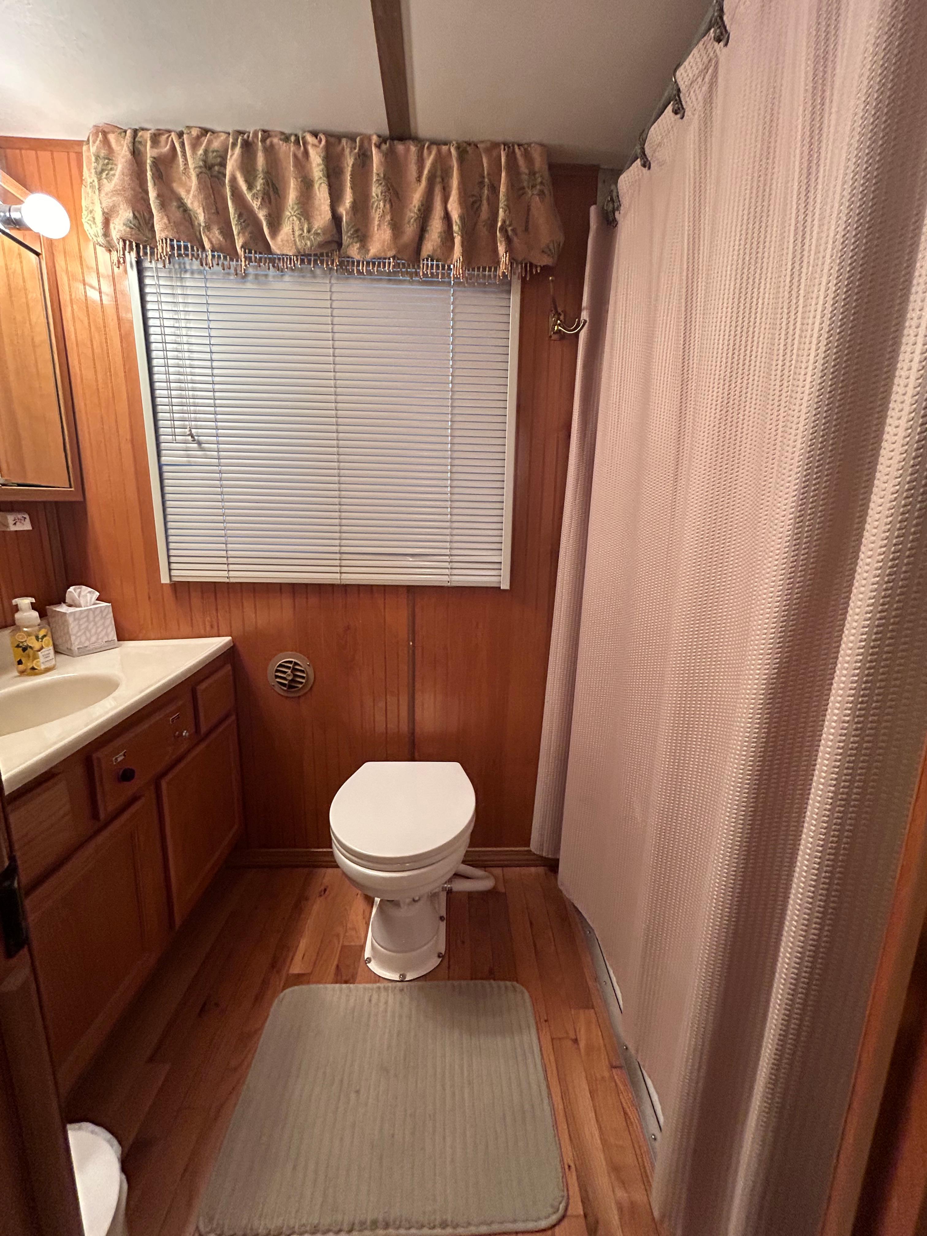 50' Gibson, Listing Number 100917625, - Photo No. 36