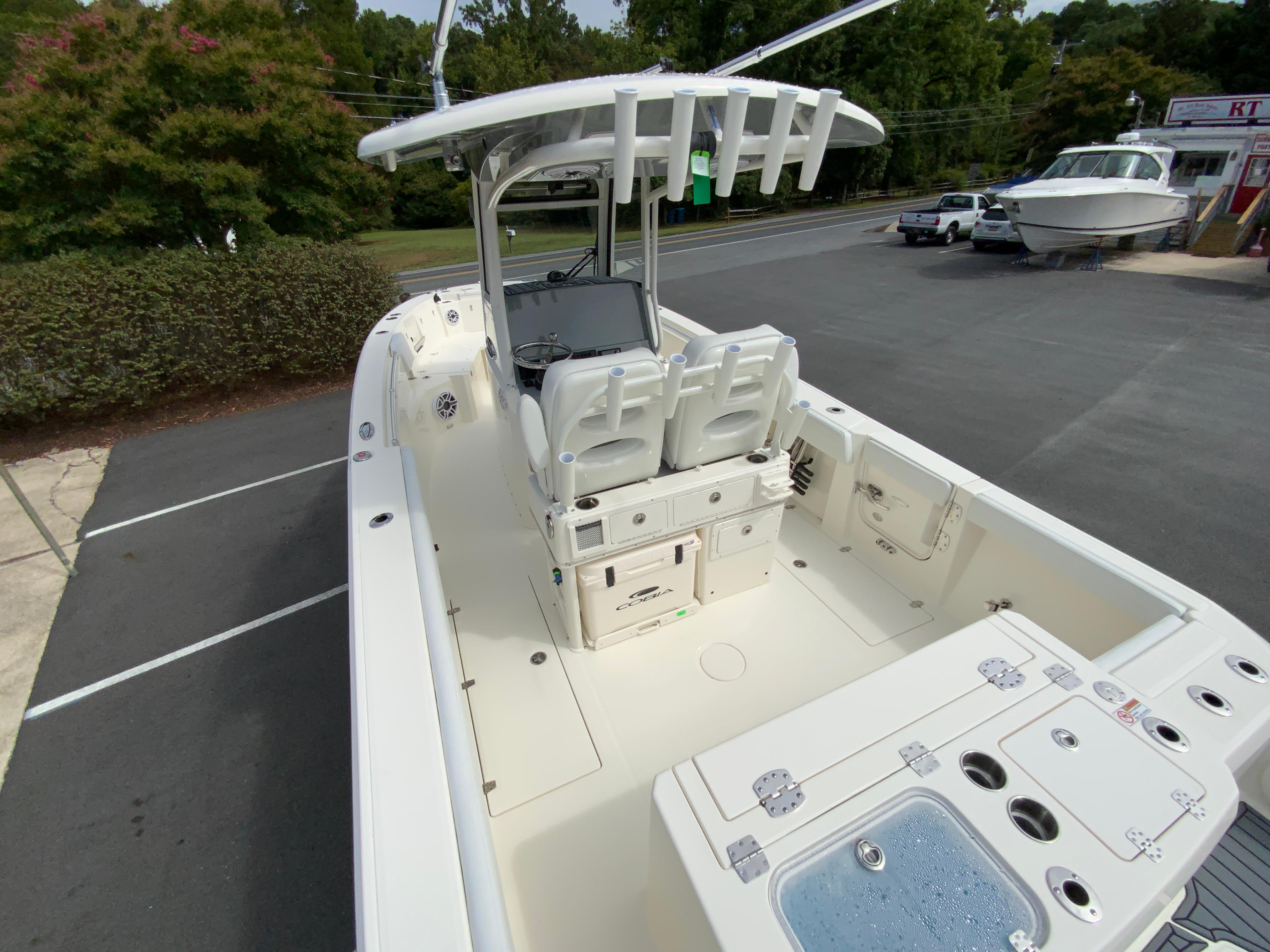 2025 Cobia 265 Center Console Open-11