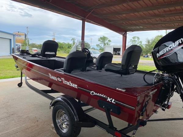 2022 Tracker Boats boat for sale, model of the boat is Bass Tracker & Image # 2 of 3