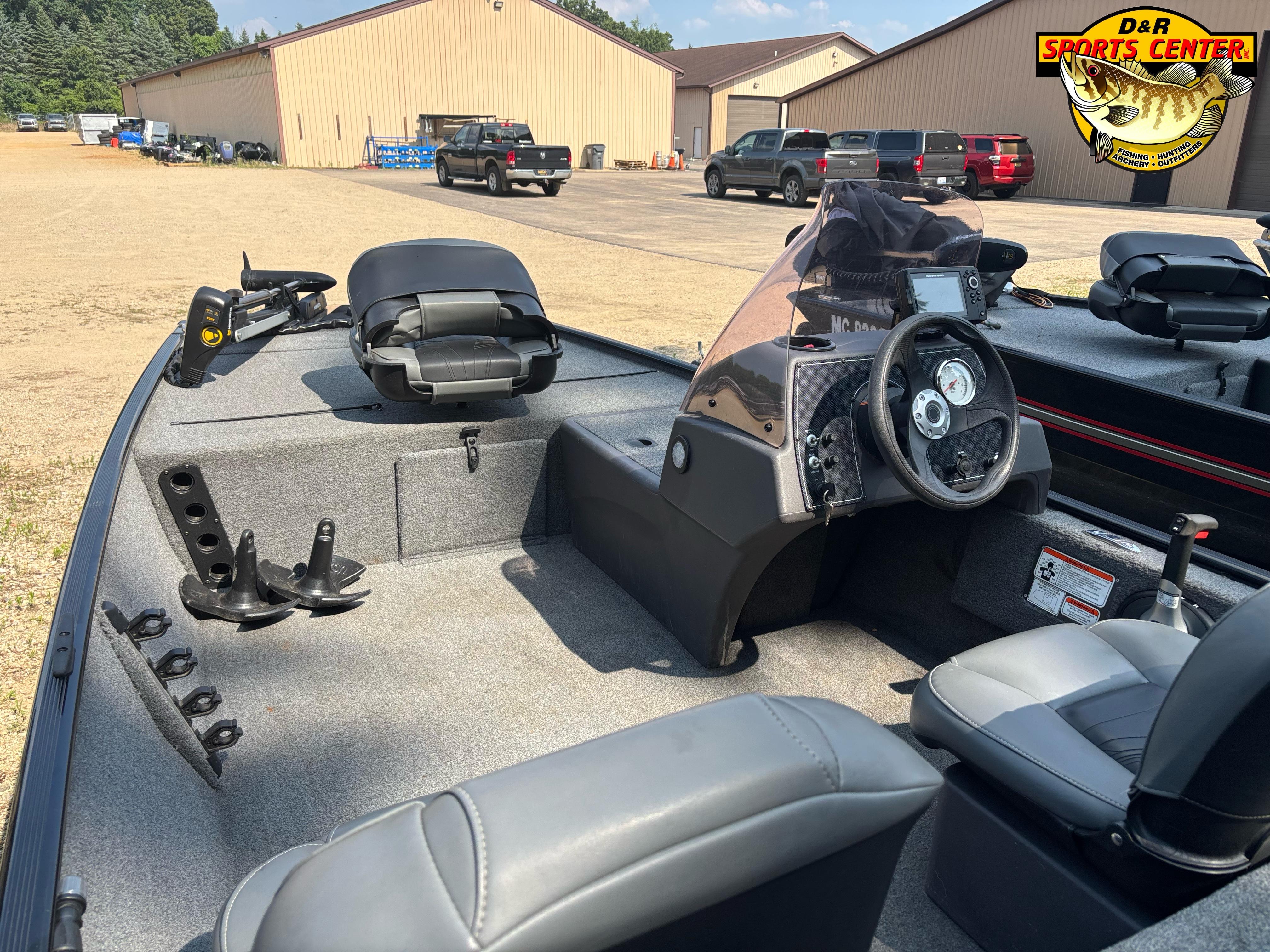 2021 Tracker Bass Tracker Classic XL boat interior at D&R Sports Center.
