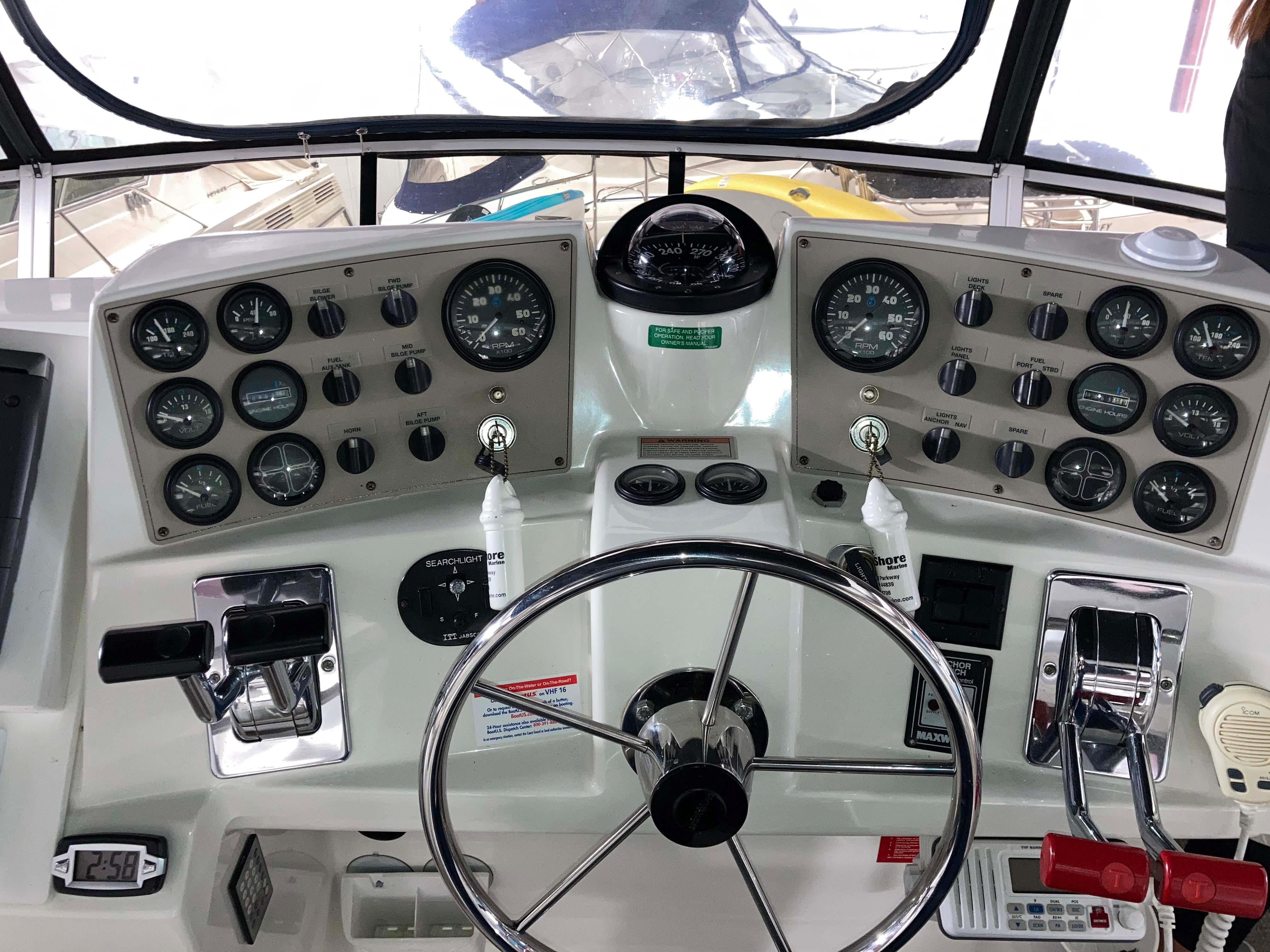 1998 Carver 355 Aft Cabin | Yachts360