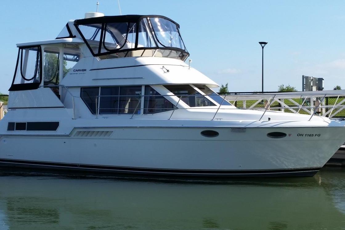 1998 Carver 355 Aft Cabin | Yachts360