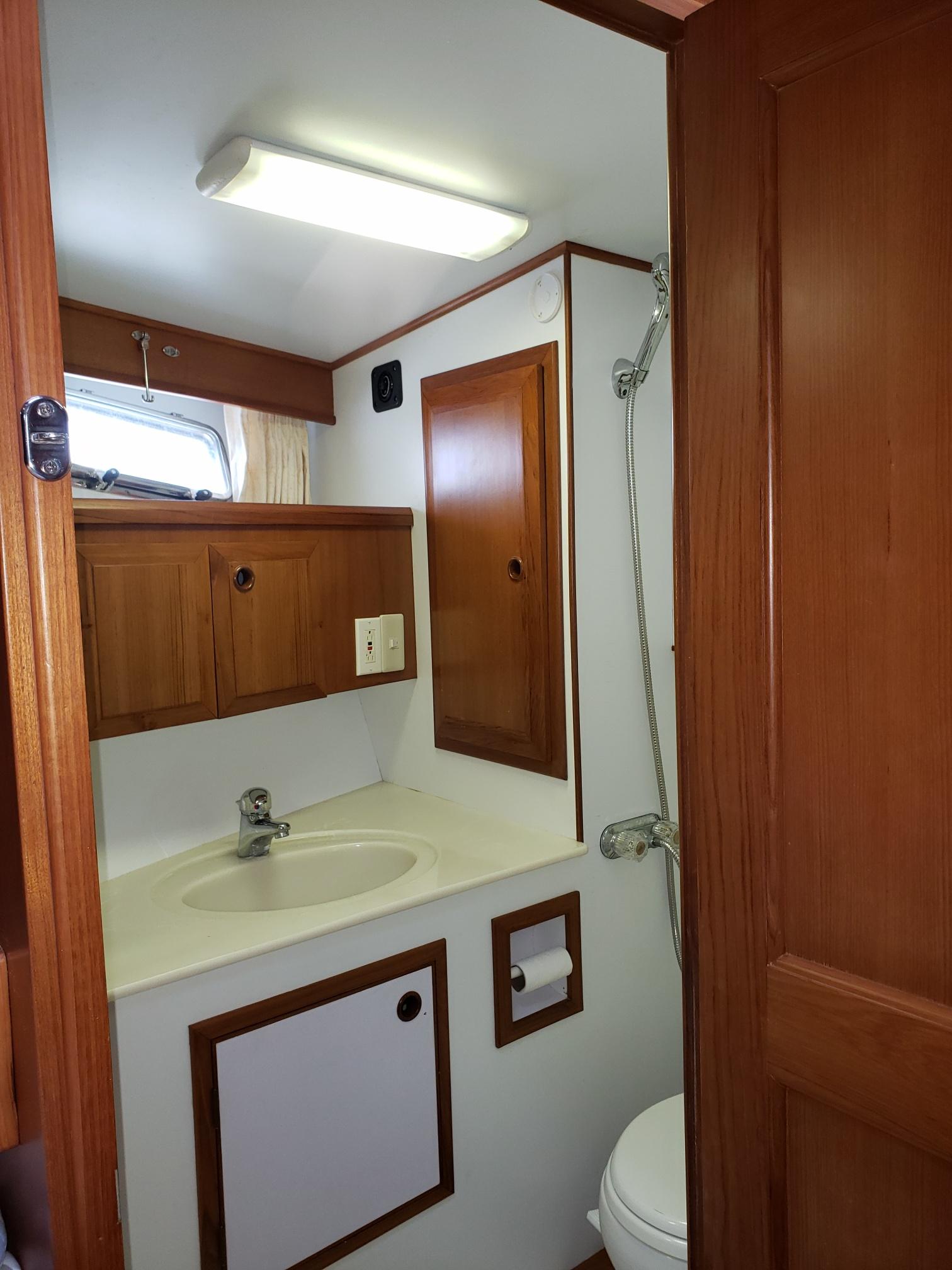 Destiny Yacht Photos Pics Forward Stateroom Head