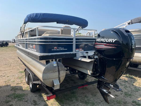 2020 Sun Tracker boat for sale, model of the boat is FISHIN BARGE 22DLX & Image # 5 of 11