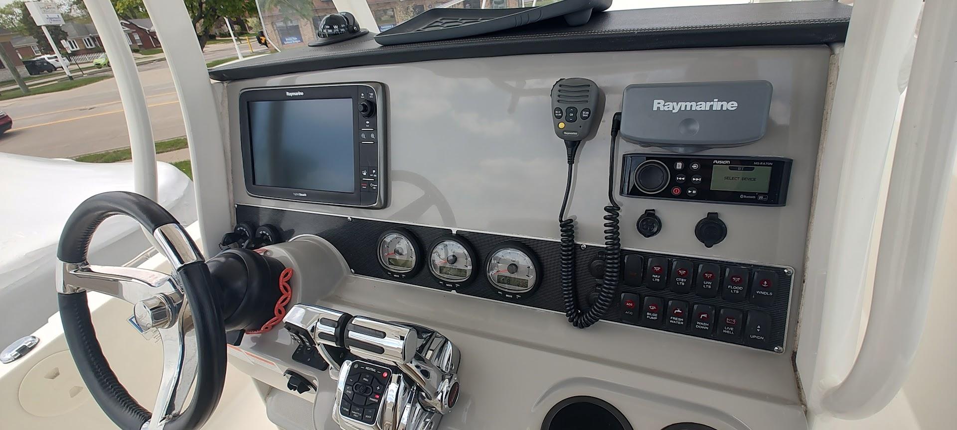 2014-boston-whaler-270-dauntless-power-9773006-20250502143827739-1_XLARGE