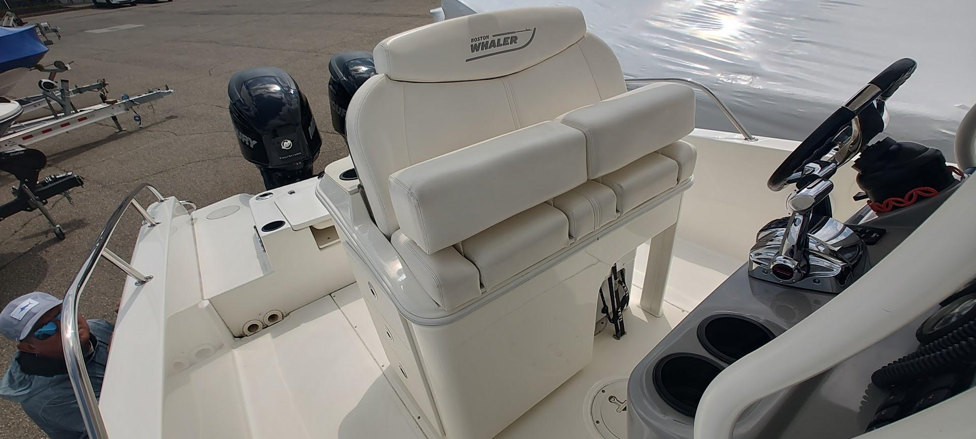 2014-boston-whaler-270-dauntless-power-9773006-20250502143830696-1_XLARGE