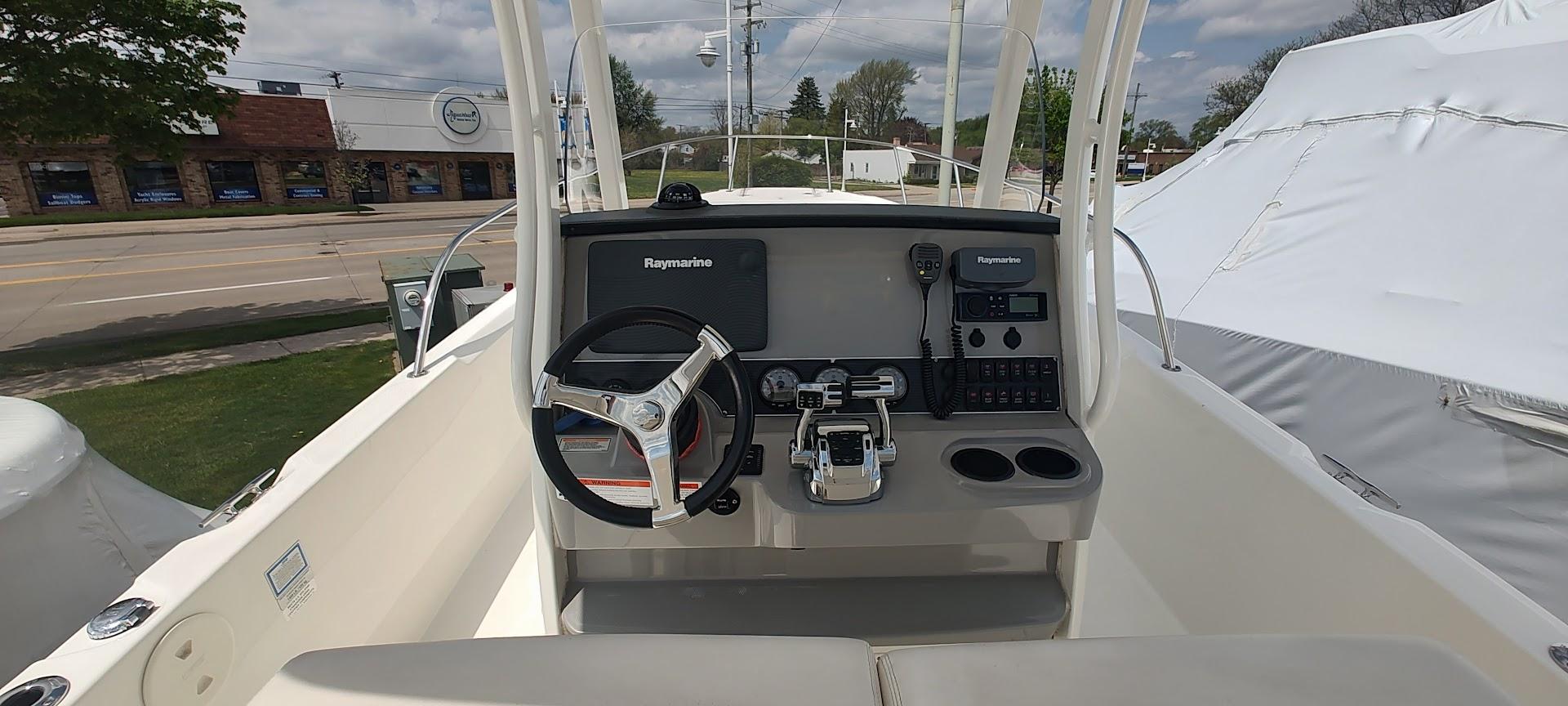 2014-boston-whaler-270-dauntless-power-9773006-20250502143839750-1_XLARGE