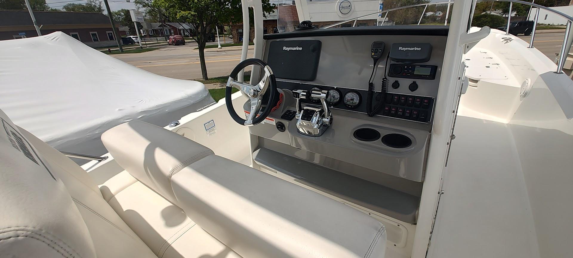 2014-boston-whaler-270-dauntless-power-9773006-20250502143840731-1_XLARGE
