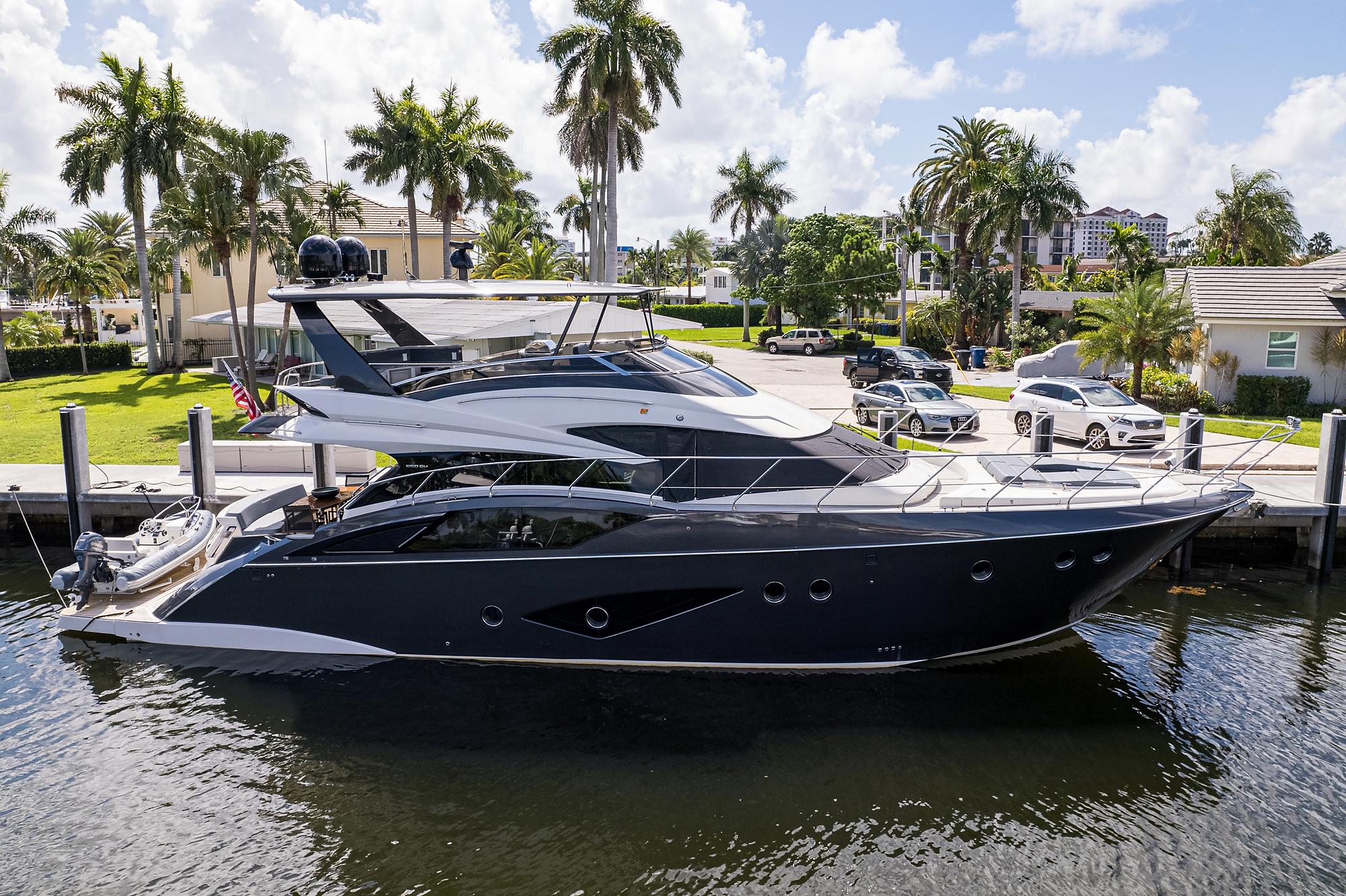 2017 Marquis 660 sport yacht