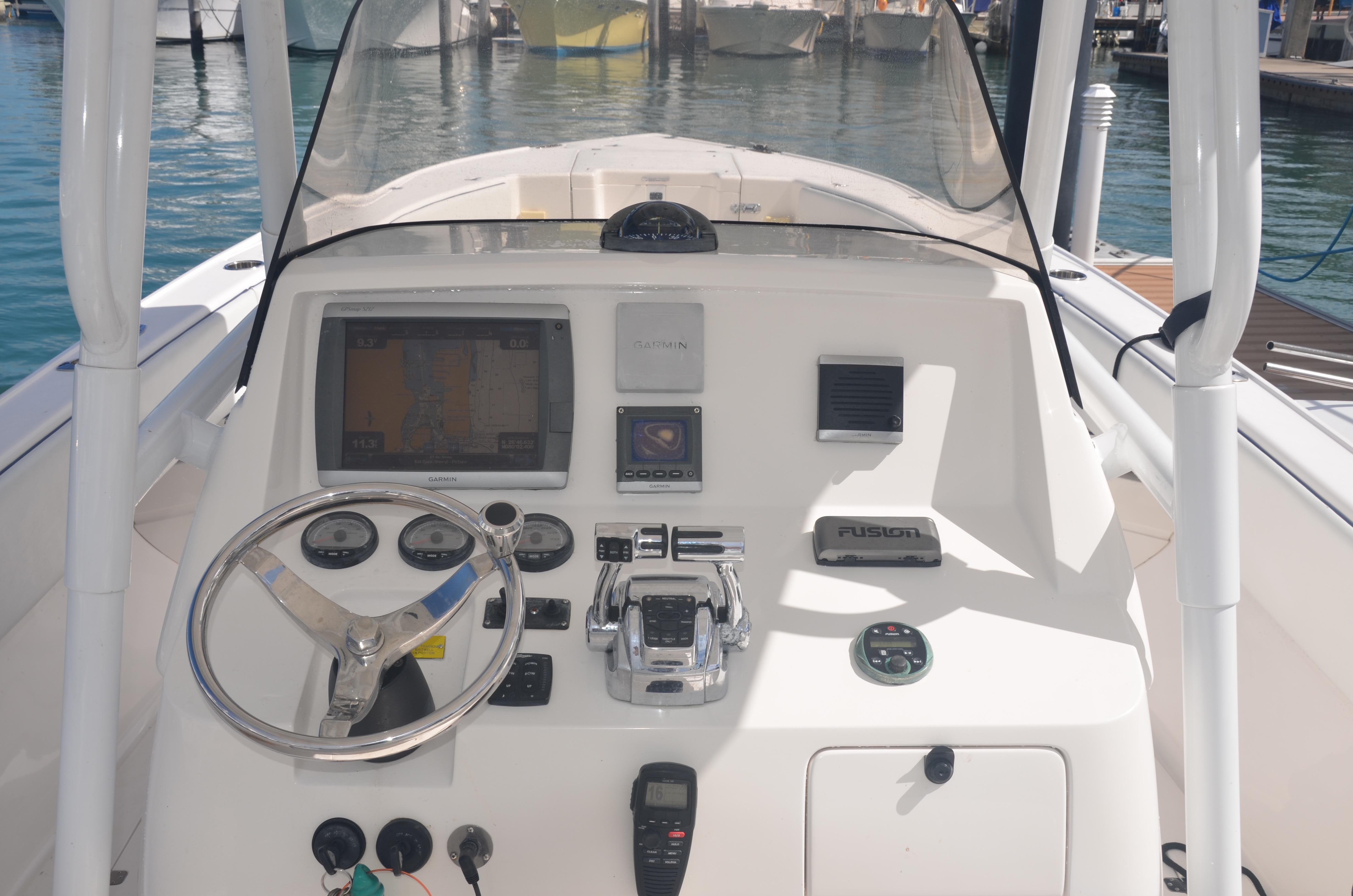 Intrepid 30 CC - Helm