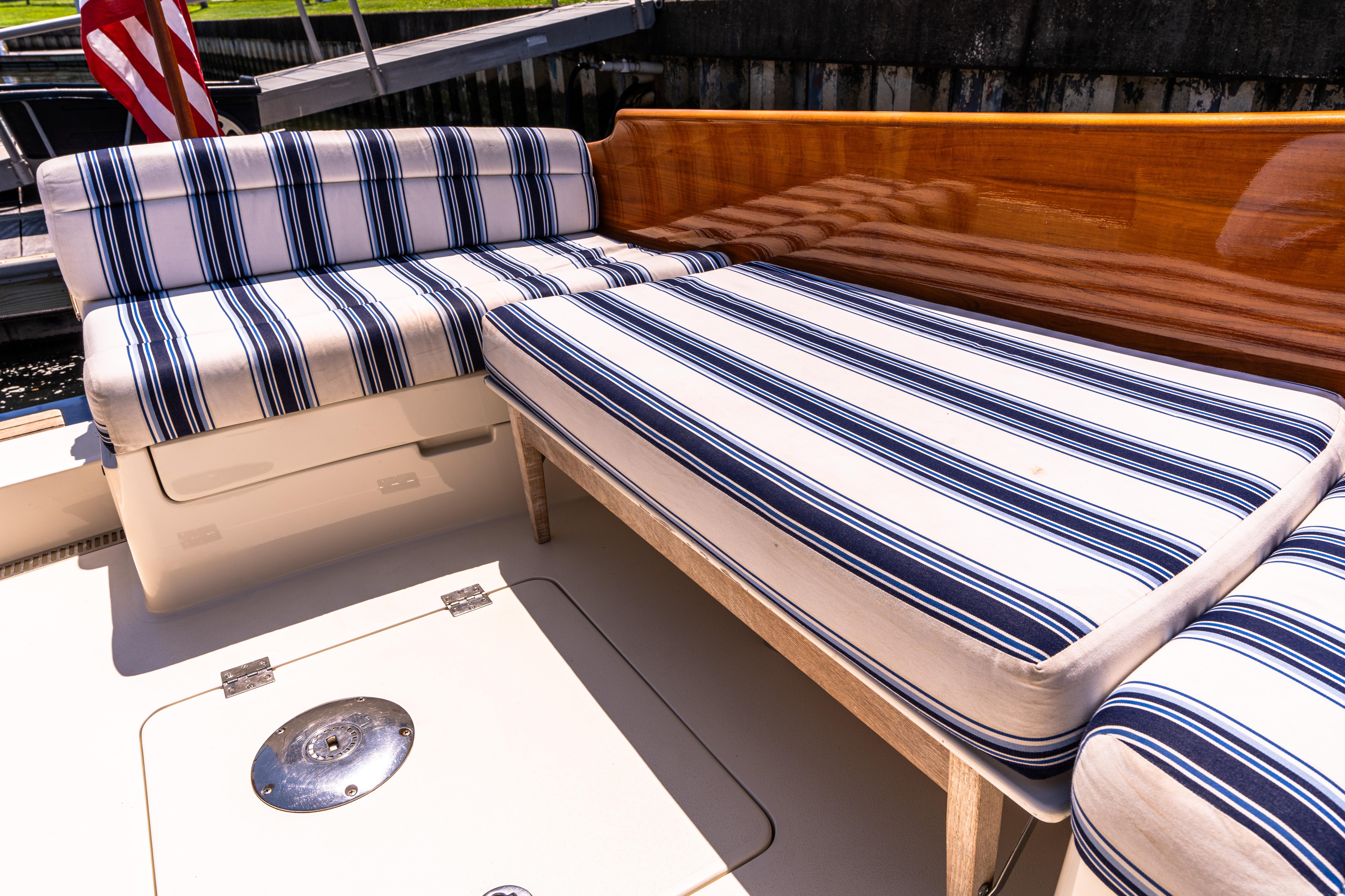 2015-hinckley-picnic-boat-37-mkiii-power-9853063-20250626145625236-1