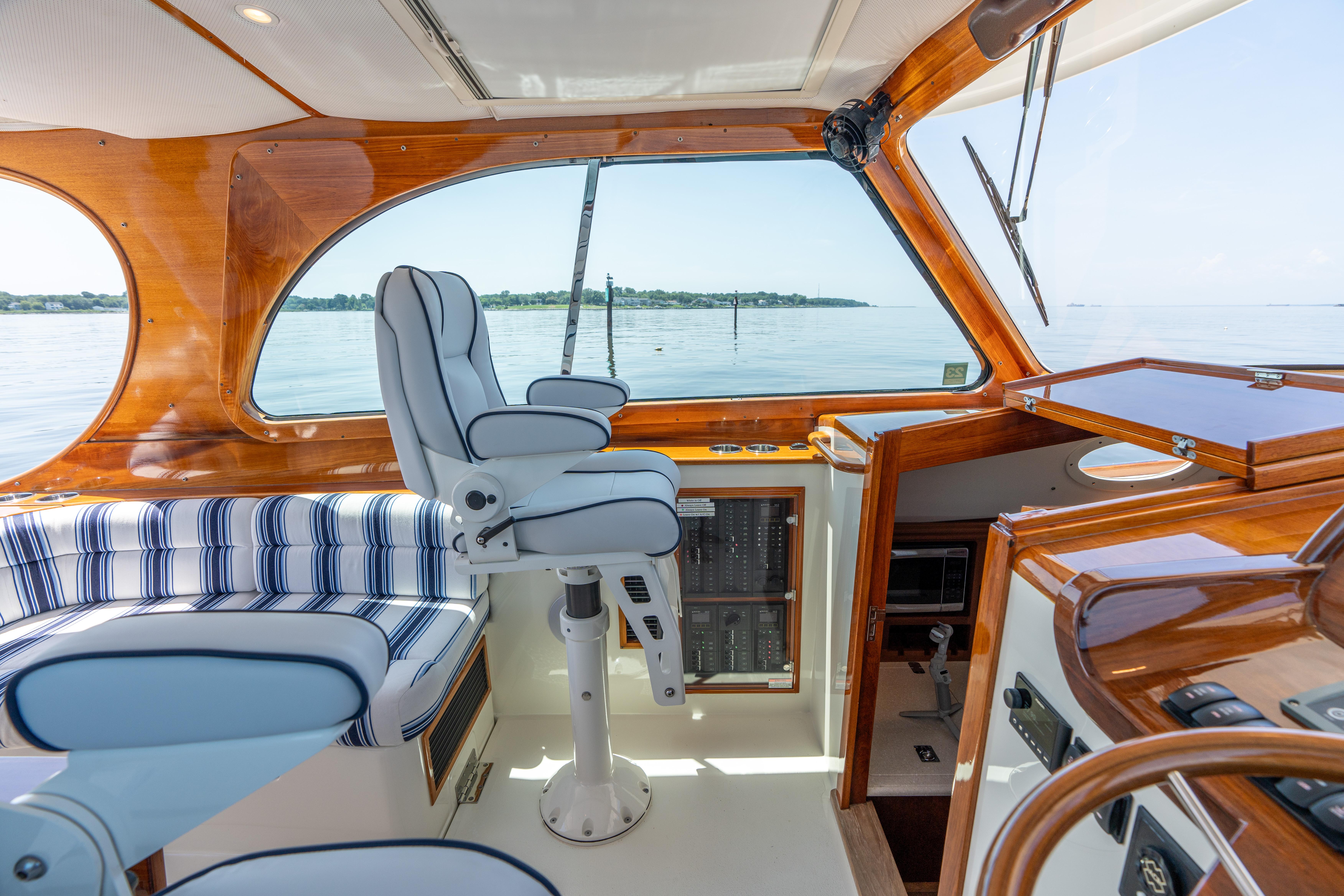 2015-hinckley-picnic-boat-37-mkiii-power-9853063-20250626145655444-1