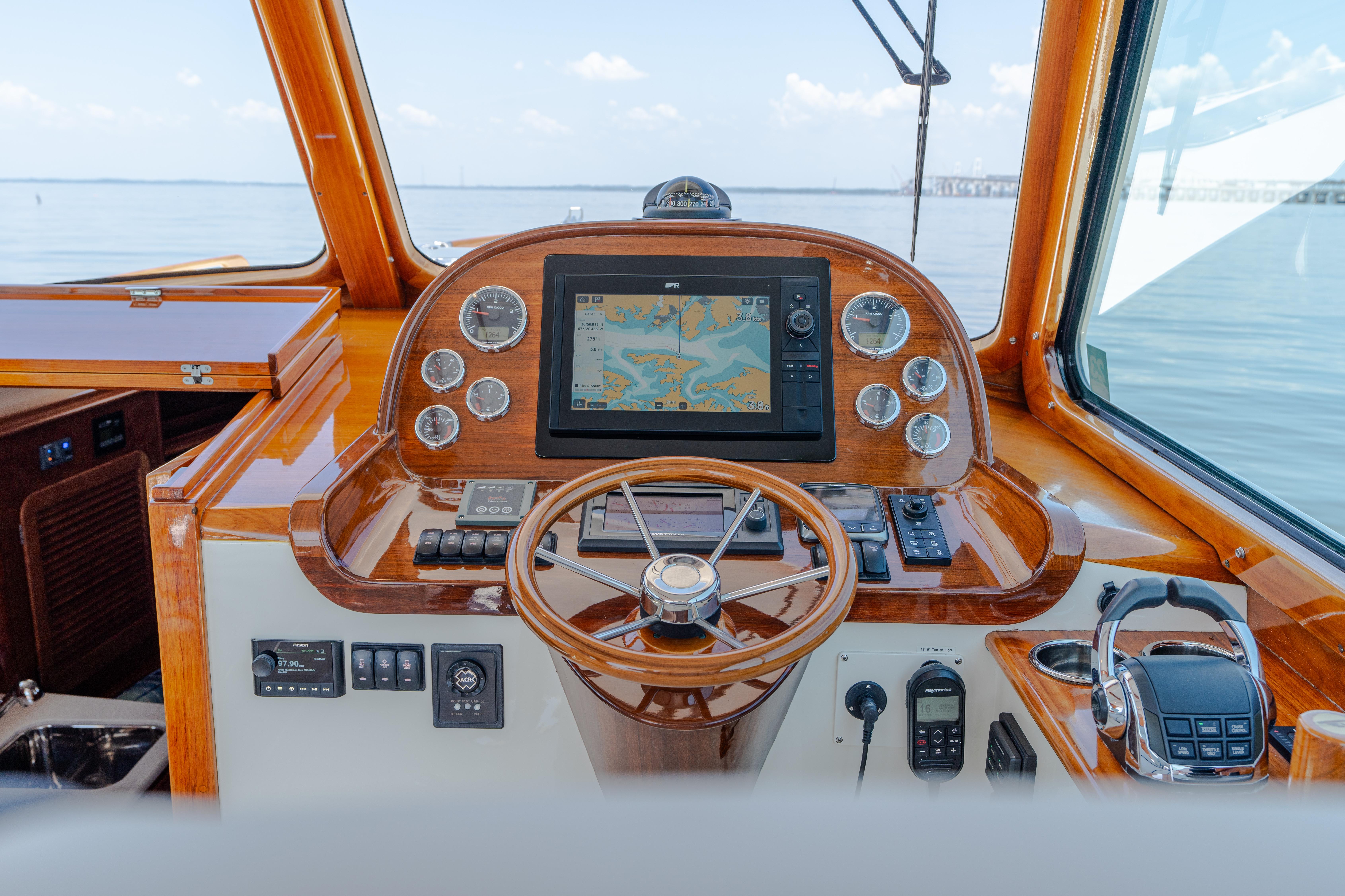 2015-hinckley-picnic-boat-37-mkiii-power-9853063-20250626145717783-1