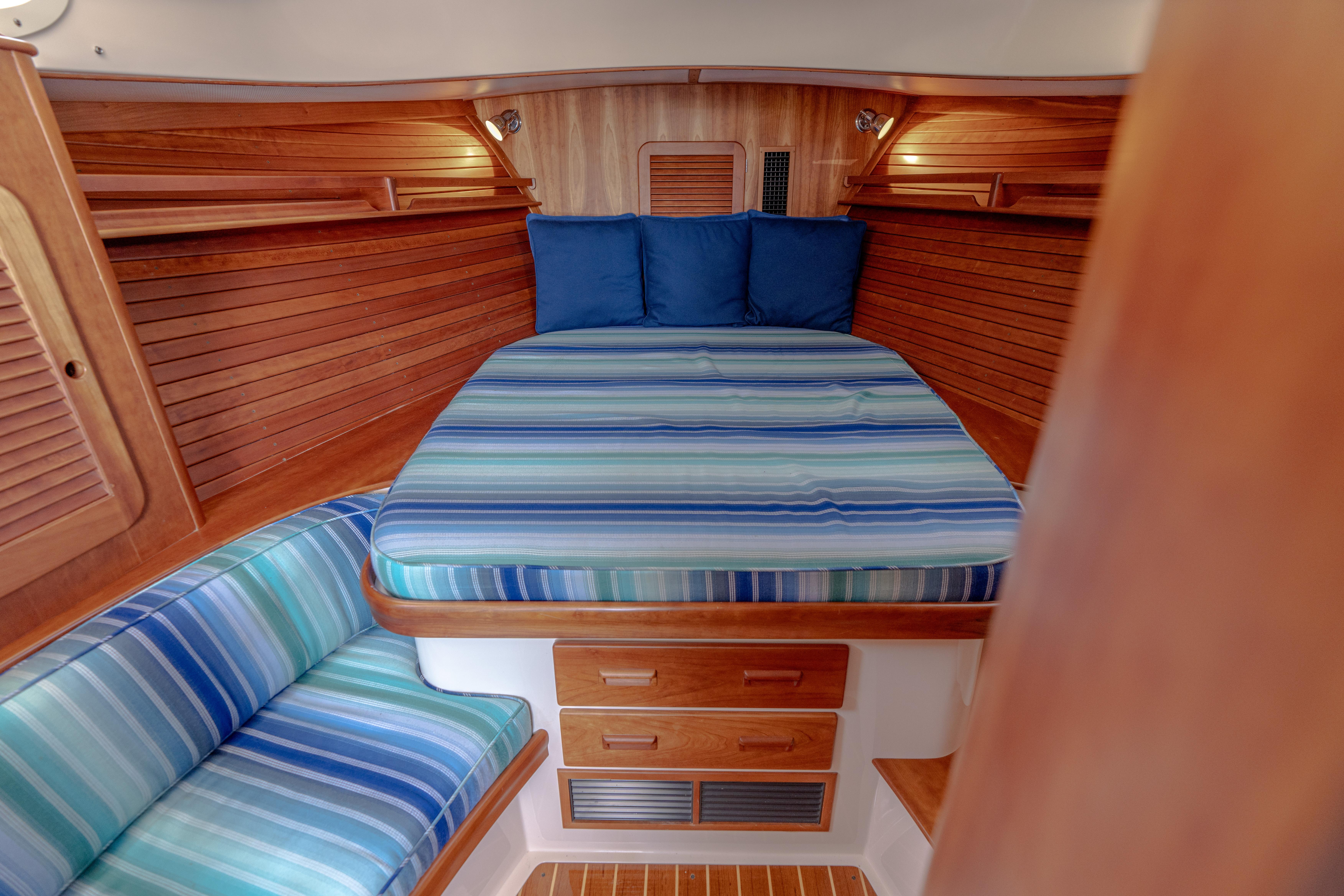 2015-hinckley-picnic-boat-37-mkiii-power-9853063-20250626145752182-1