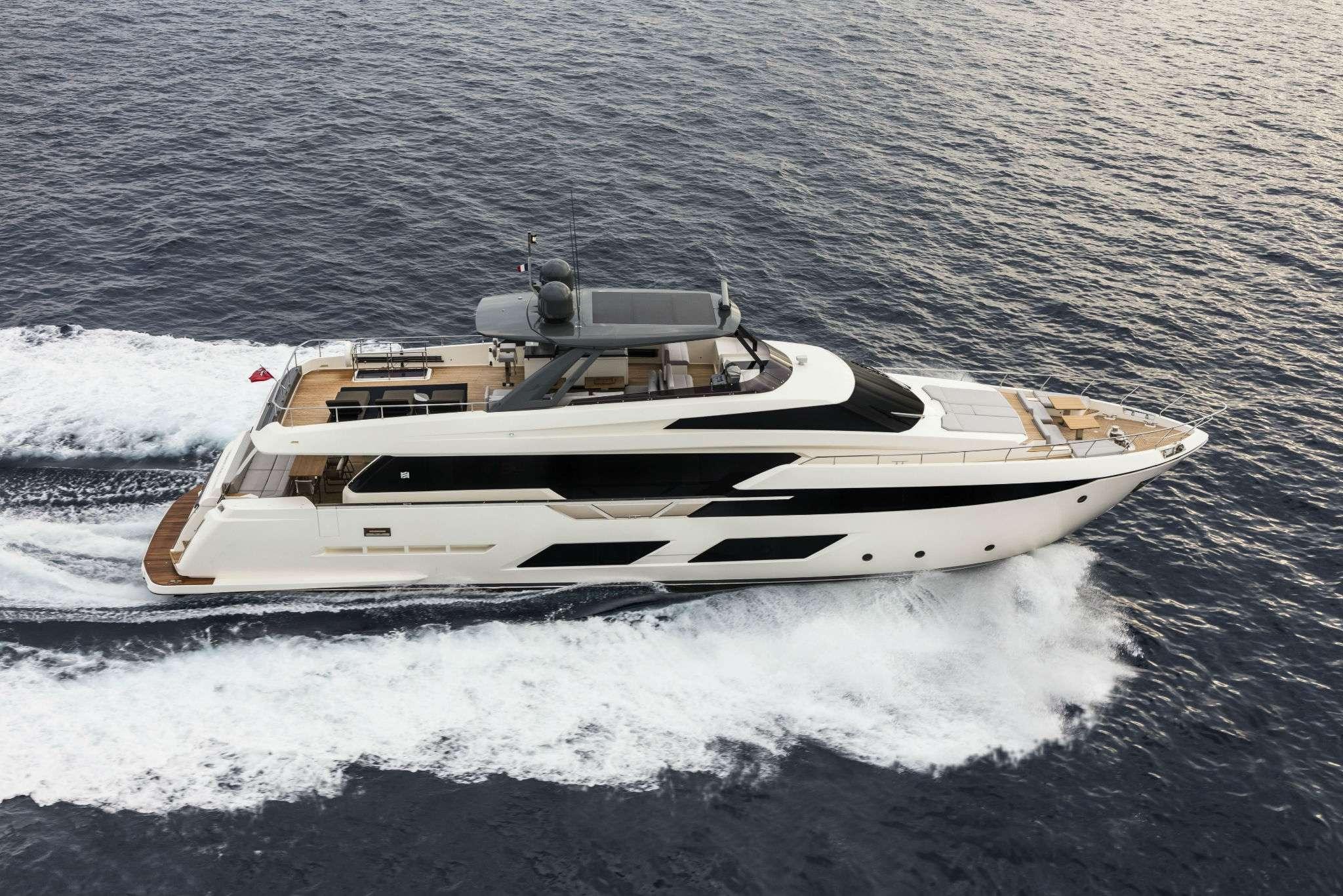 Ferretti Yachts 920