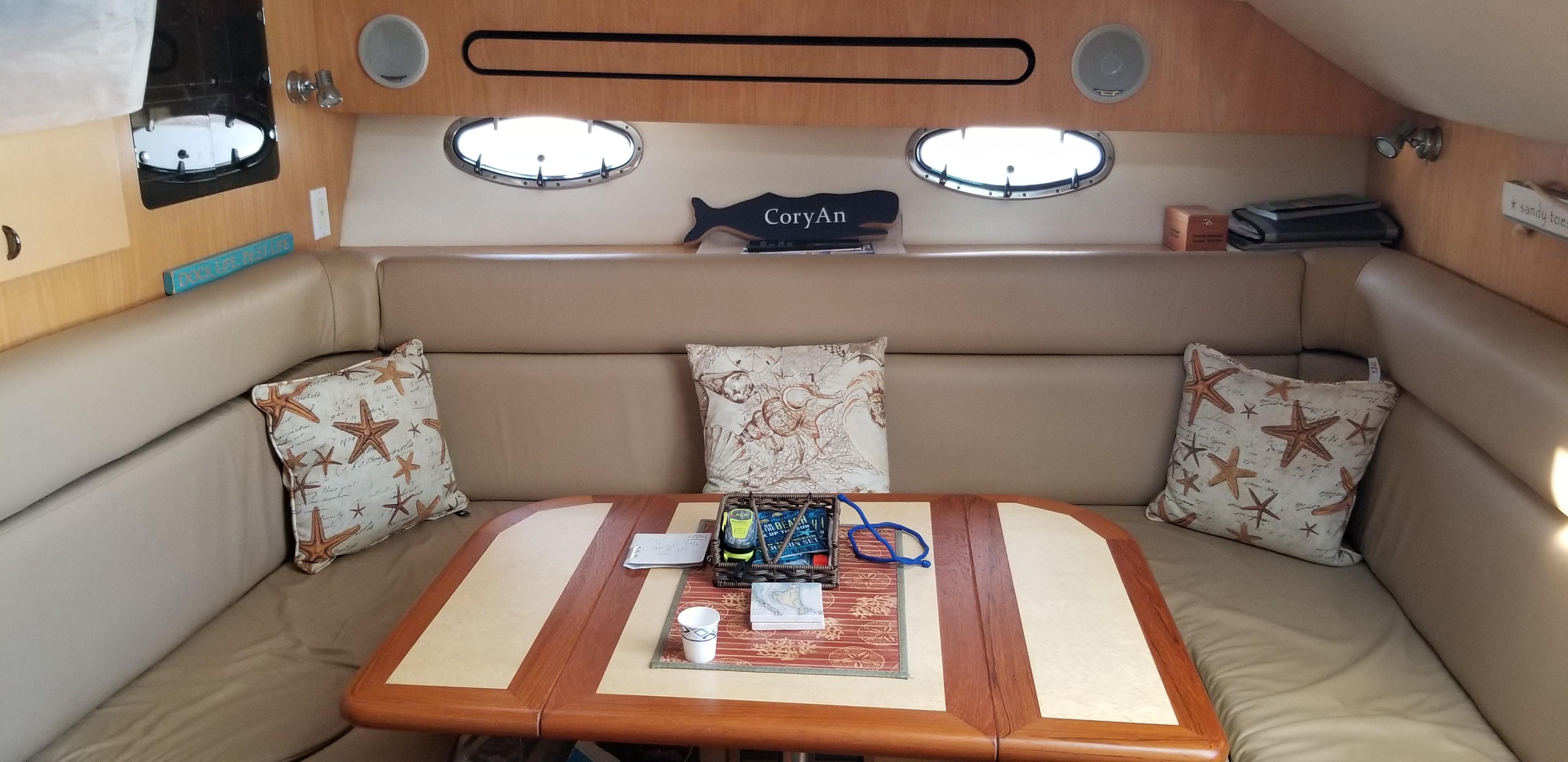 38 ft Tiara Yachts 38 Open Dinette