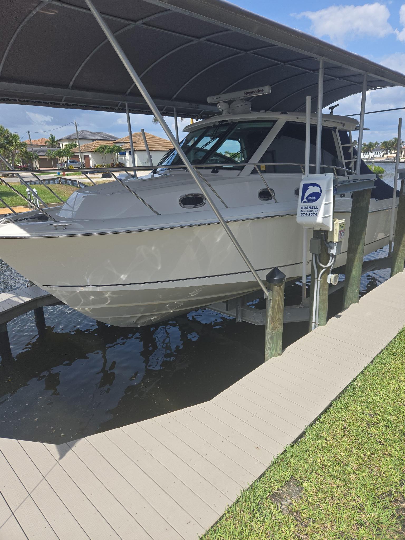2016 Boston Whaler 345 Conquest