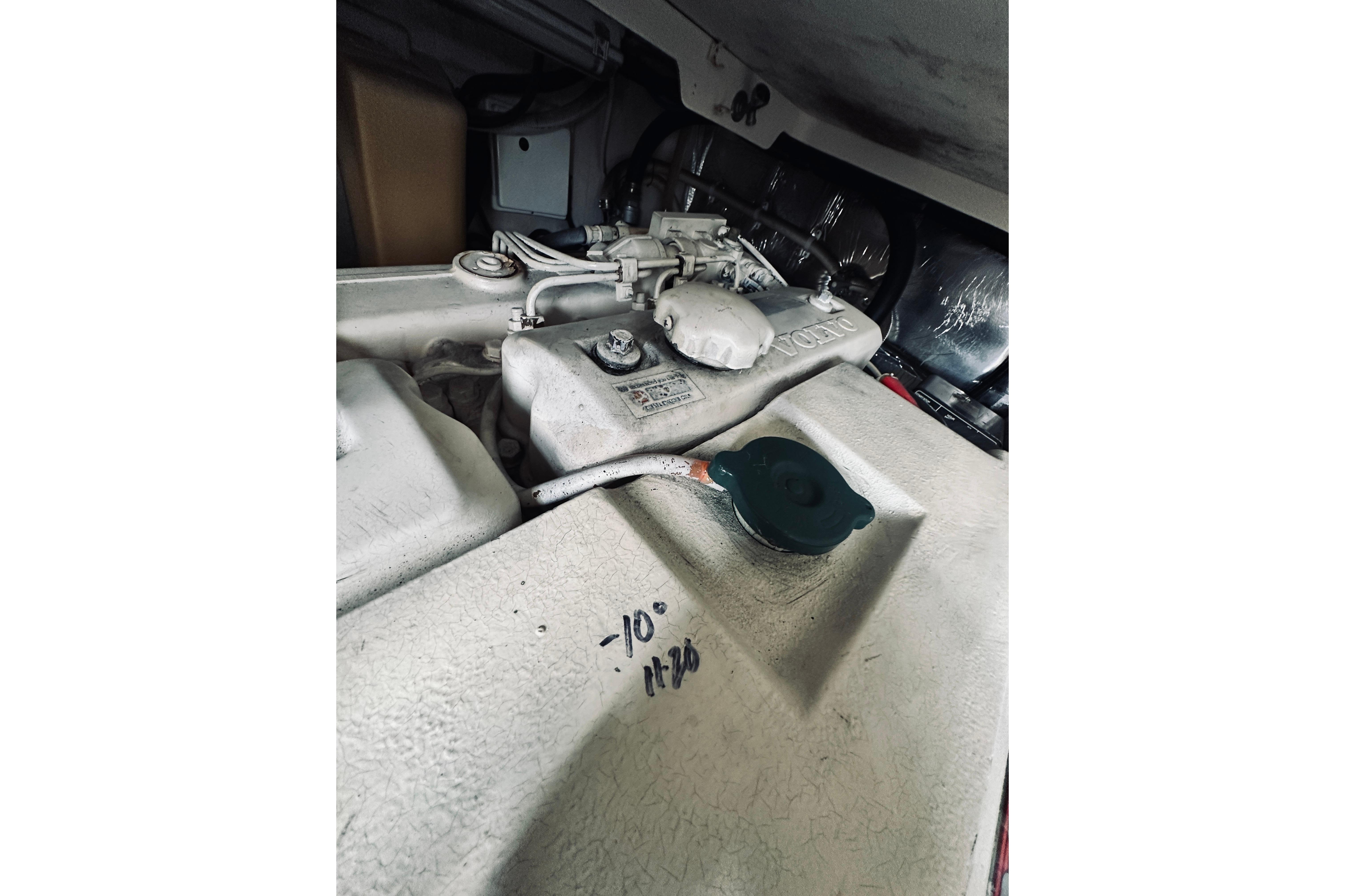 Engine compartment of a 2000 Riviera 40 boat, showing detailed components.