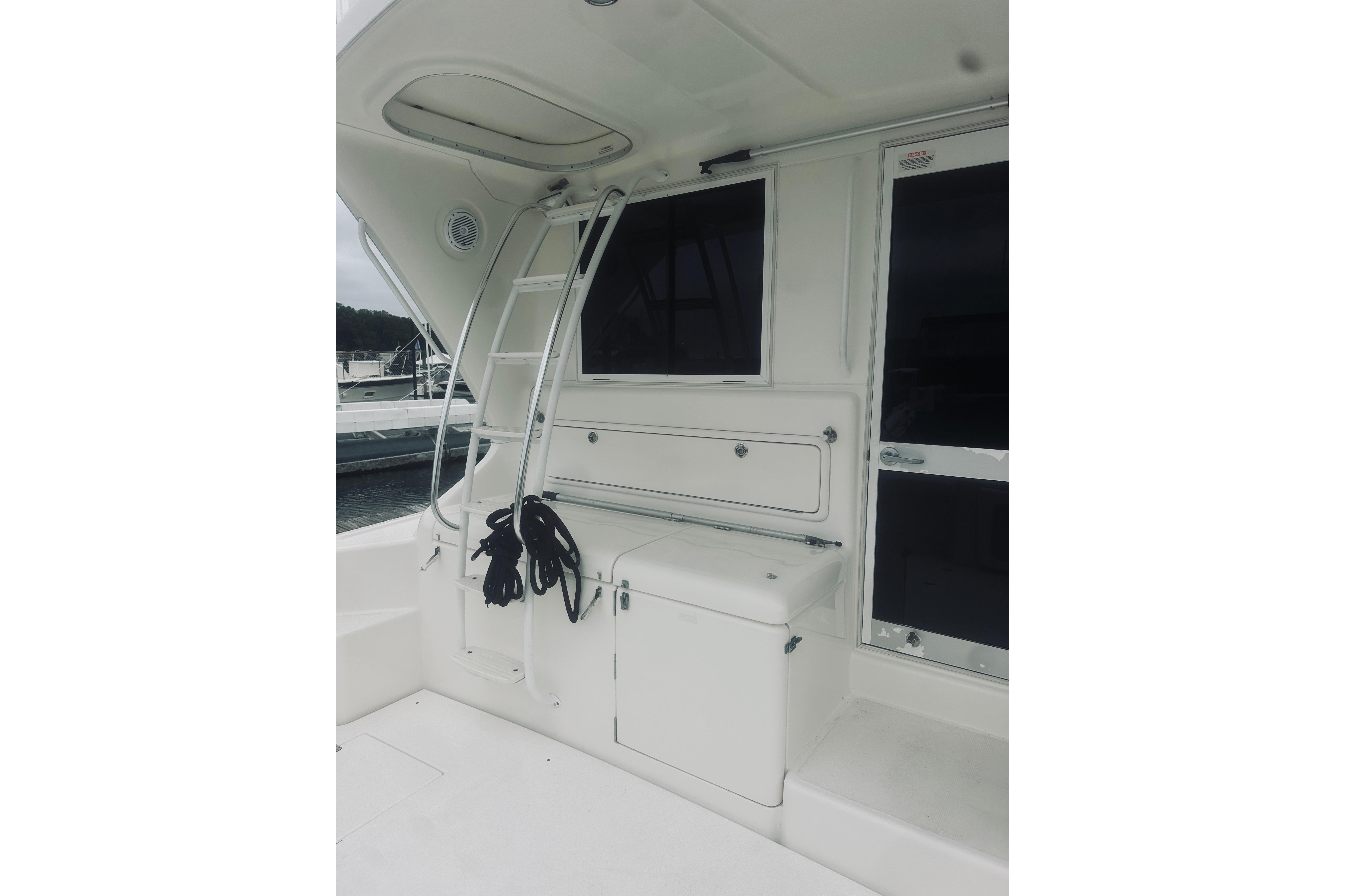 2000 Riviera 40 yacht deck with ladder and storage compartments.