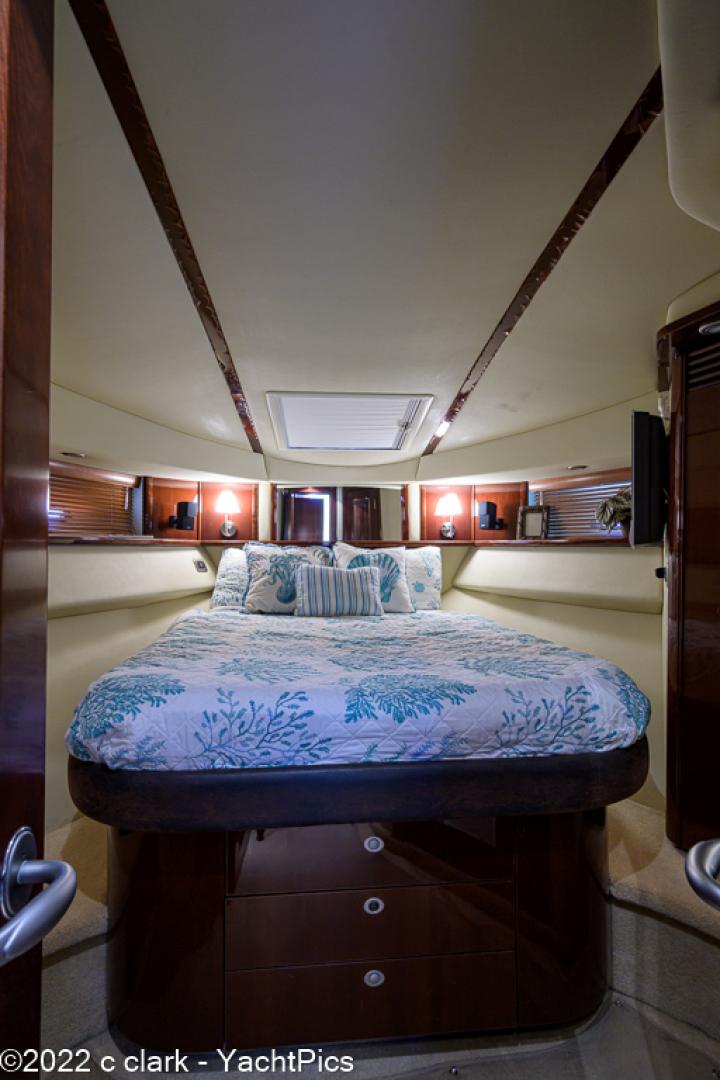 Sea Ray 52 - Stateroom