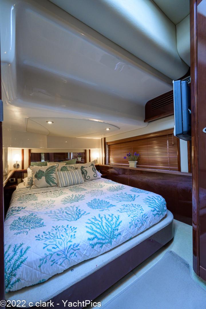 Sea Ray 52 - Stateroom