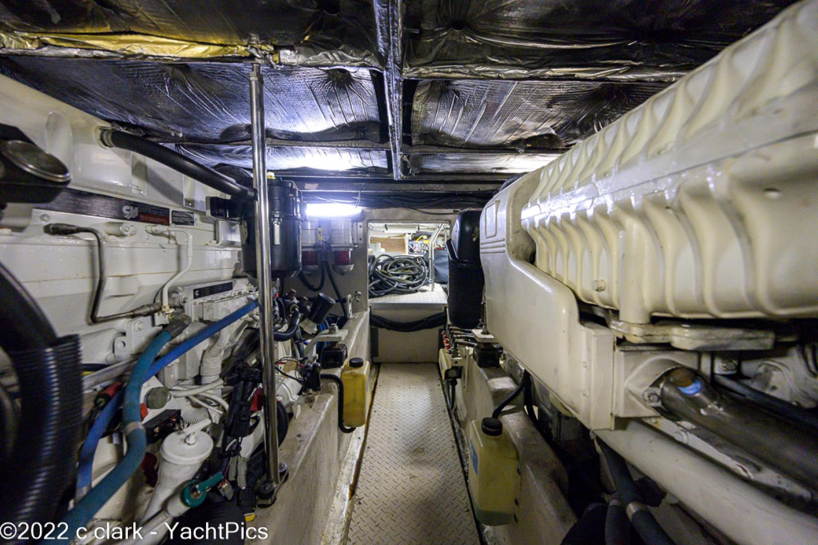 Sea Ray 52 - Engine Room