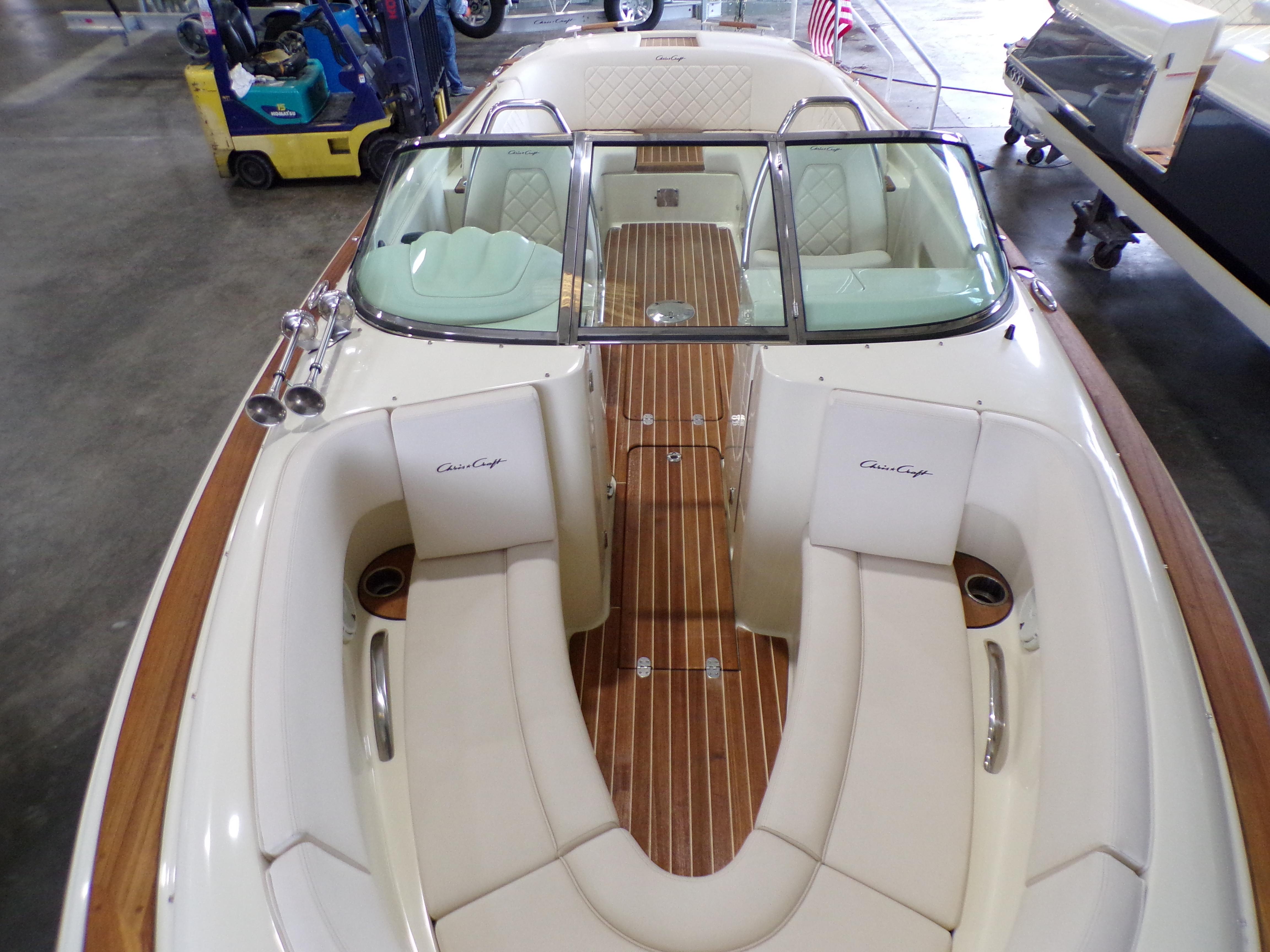 Chris-Craft Launch 27 boat interior, 2021 model.