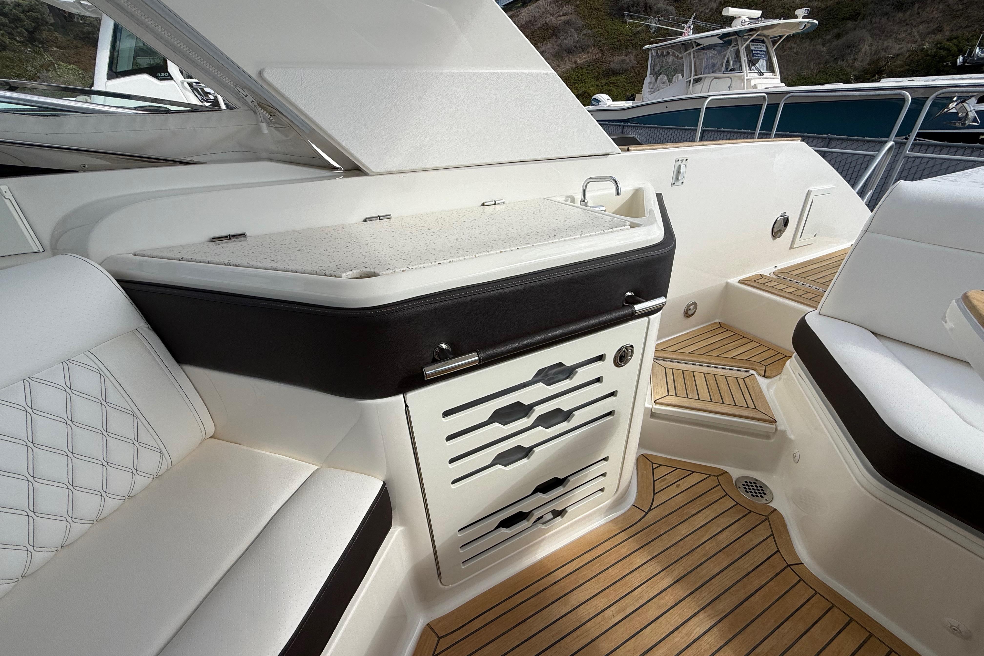 2021 Sea Ray SLX 310 Outboard #TTMB2019B inventory image at Sun Country Marine Group, Newport Beach