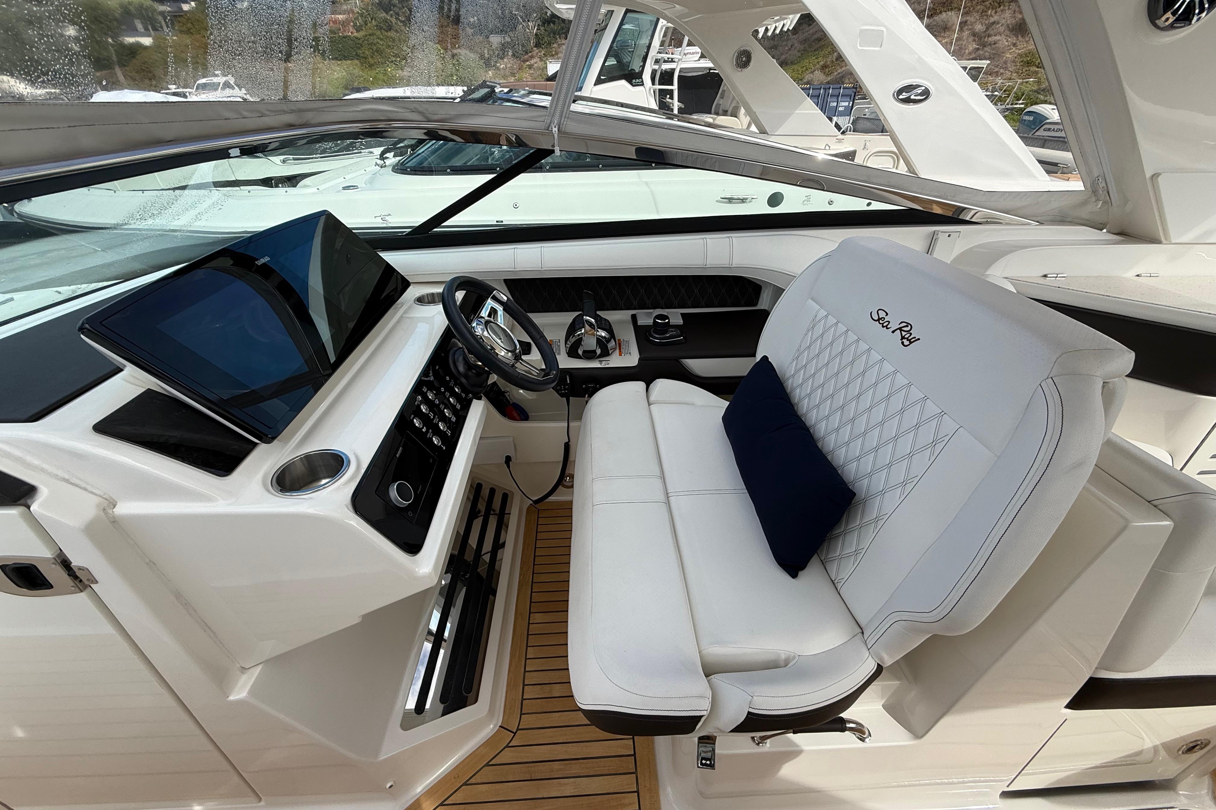 2021 Sea Ray SLX 310 Outboard #TTMB2019B inventory image at Sun Country Marine Group, Newport Beach