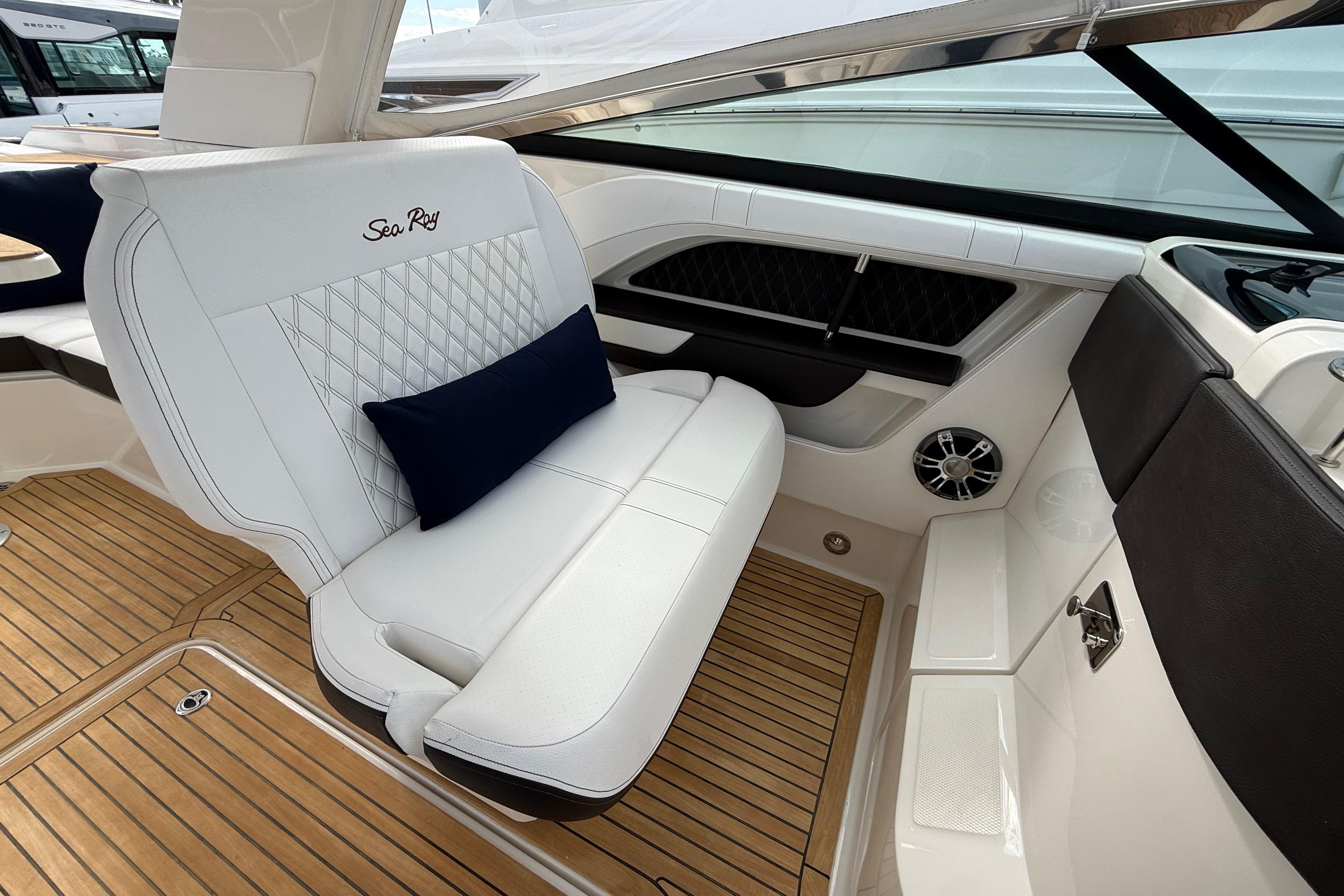 2021 Sea Ray SLX 310 Outboard #TTMB2019B inventory image at Sun Country Marine Group, Newport Beach