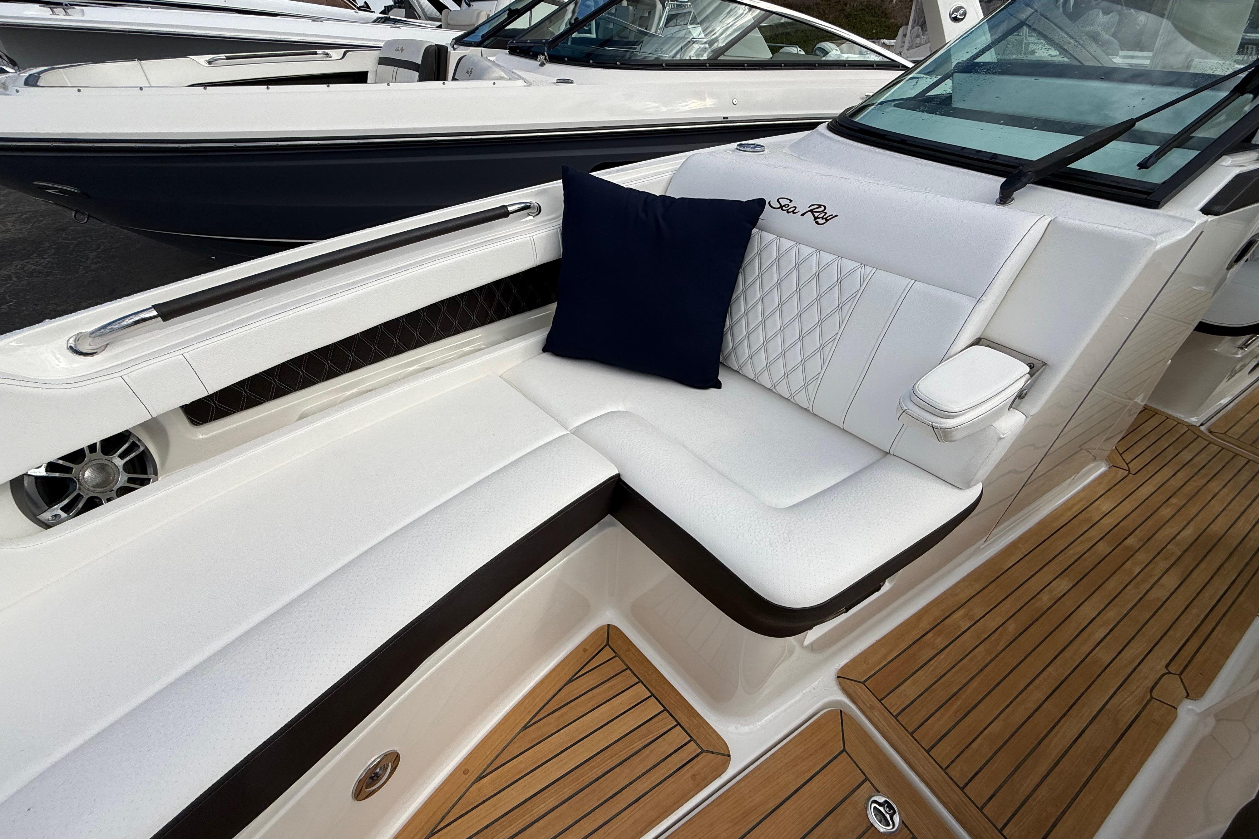 2021 Sea Ray SLX 310 Outboard #TTMB2019B inventory image at Sun Country Marine Group, Newport Beach