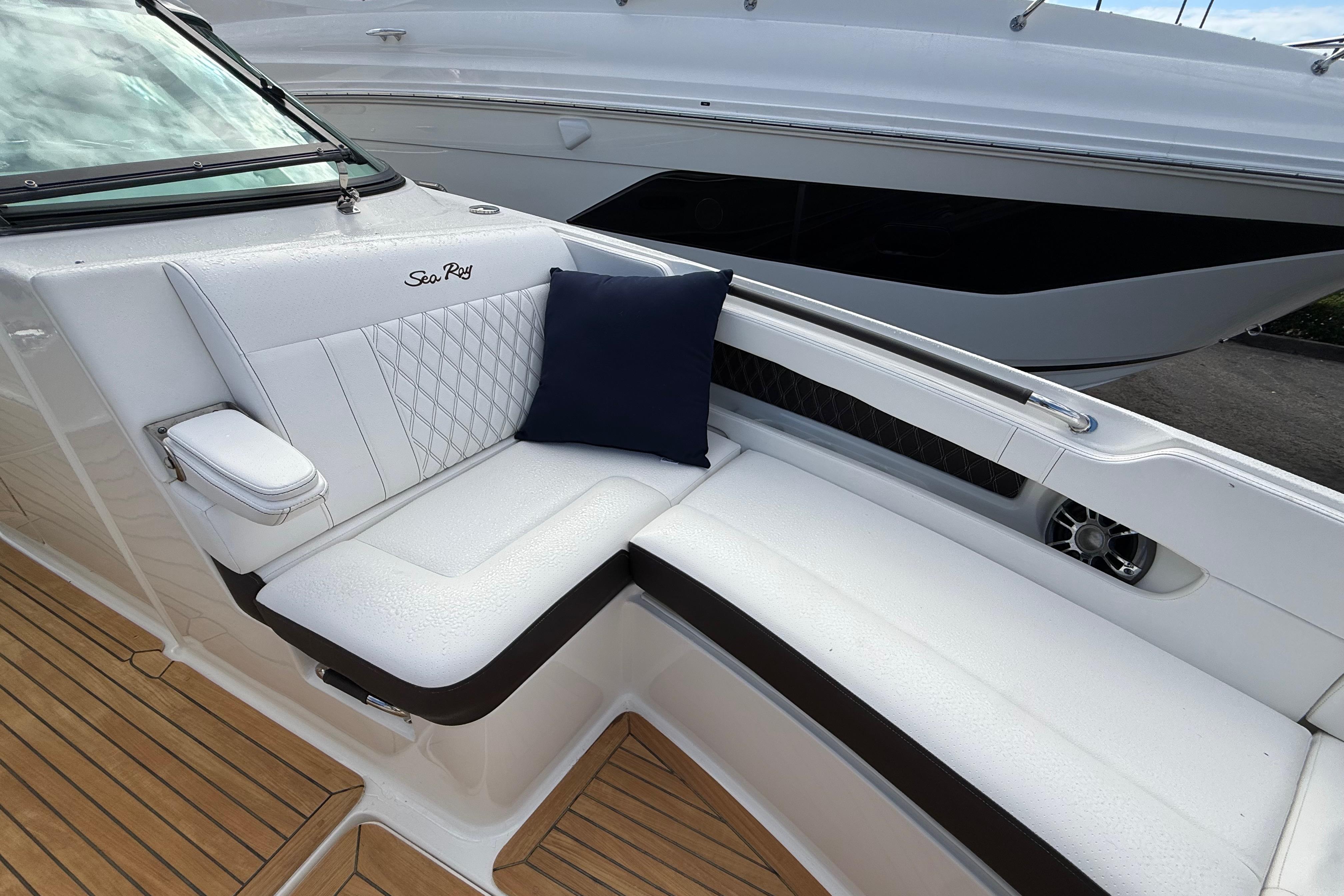 2021 Sea Ray SLX 310 Outboard #TTMB2019B inventory image at Sun Country Marine Group, Newport Beach