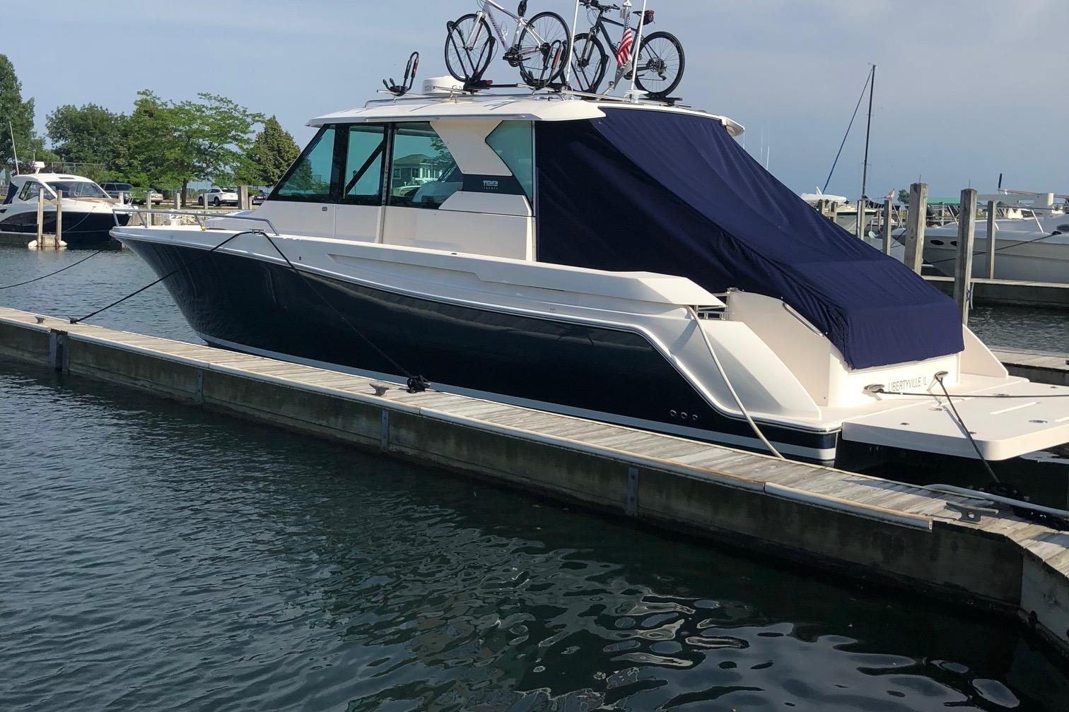 46 Tiara Yachts Q44 2017 HMY Yachts