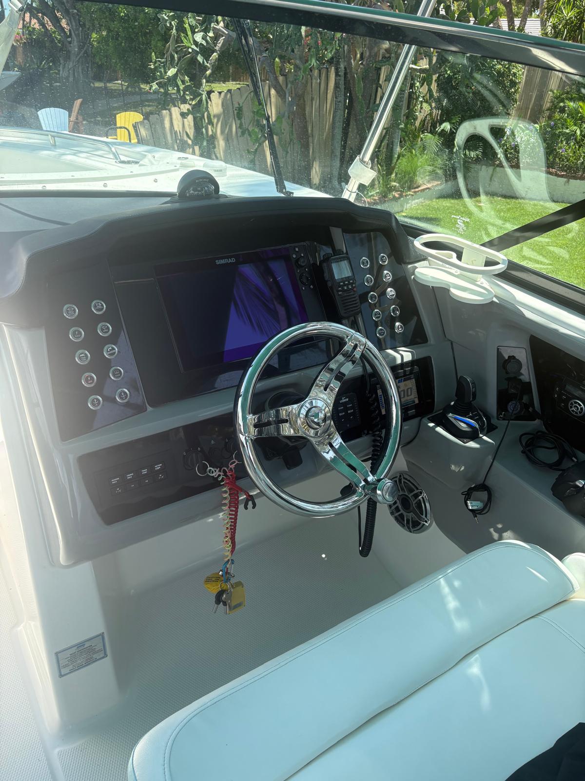 2022-robalo-r317-dual-console-power-9803125-20250520183958715-1_XLARGE