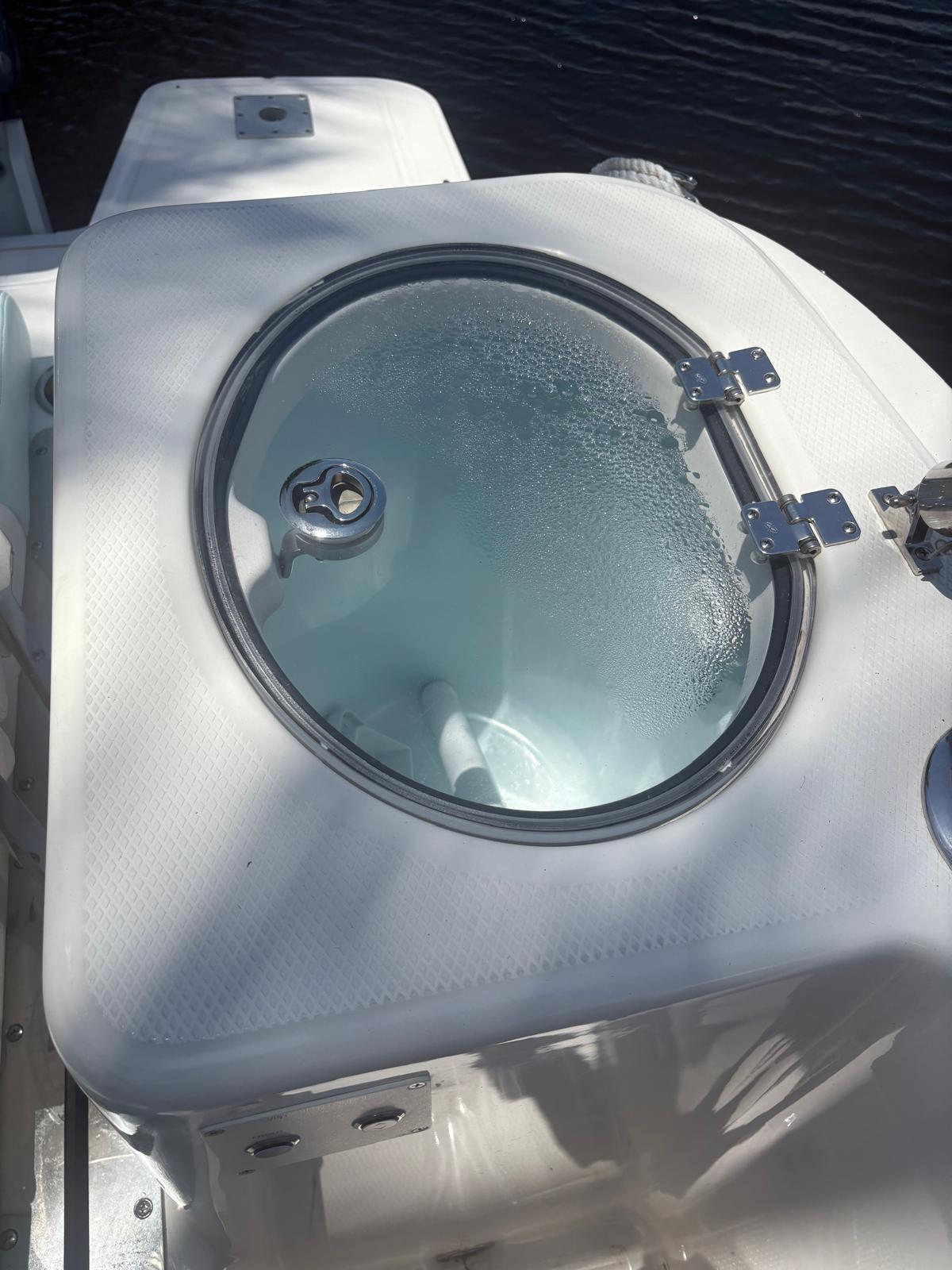 2022-robalo-r317-dual-console-power-9803125-20250520184010790-1_XLARGE